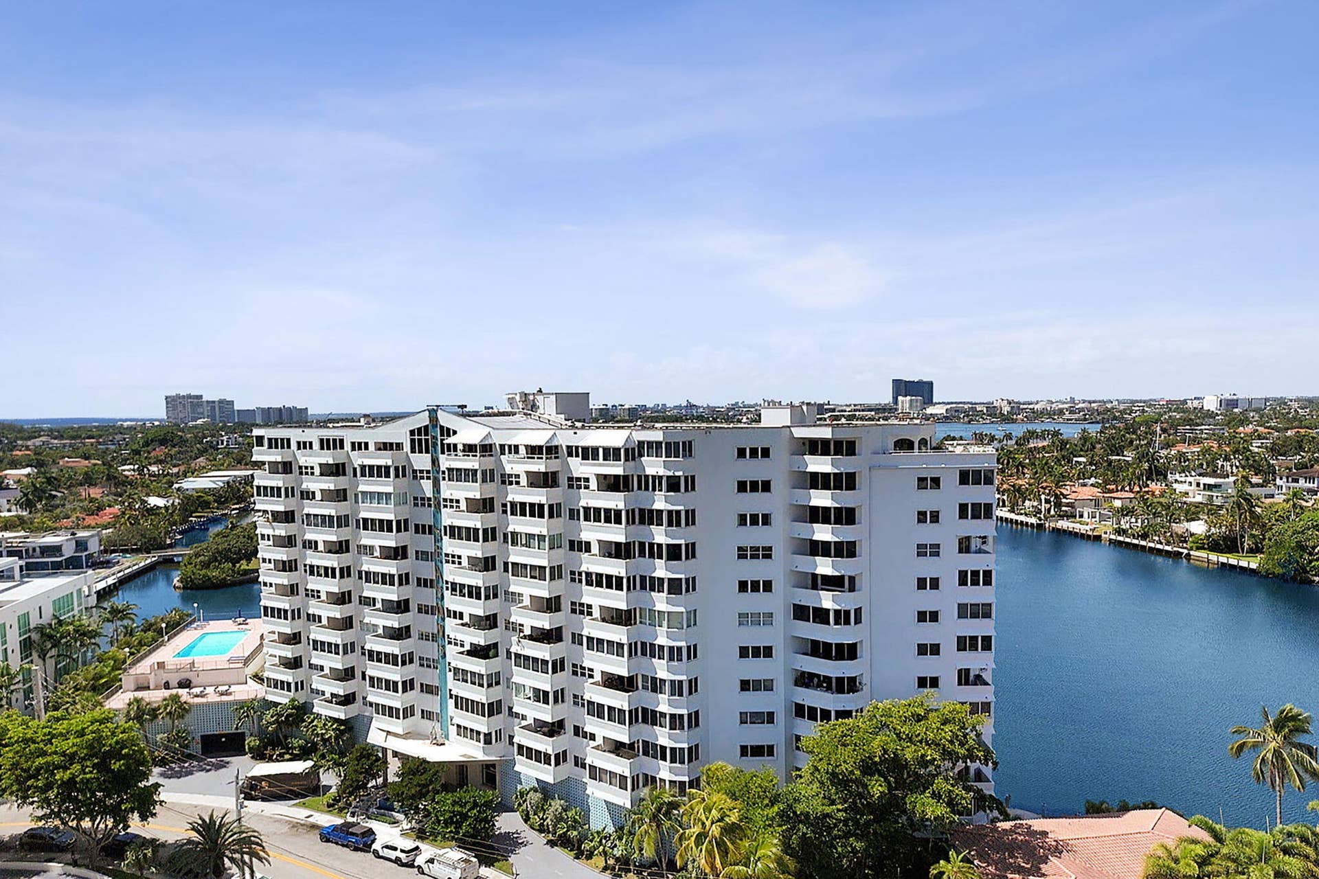 333 SUNSET Drive, #207, Fort Lauderdale, FL 33301 100-web-or-mls-Photo Aug 11 2026, 9 09 5