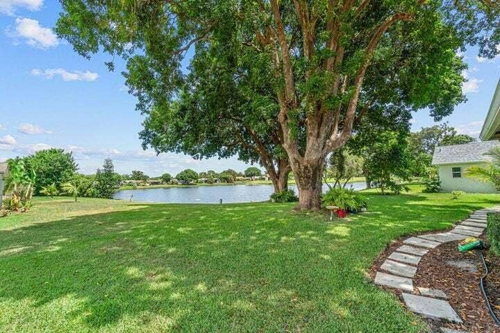 6347 Timberlakes Way, Delray Beach, FL 33484 Timberlake side tree lake view