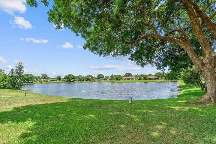 6347 Timberlakes Way, Delray Beach, FL 33484 Timberlake lake view!!!