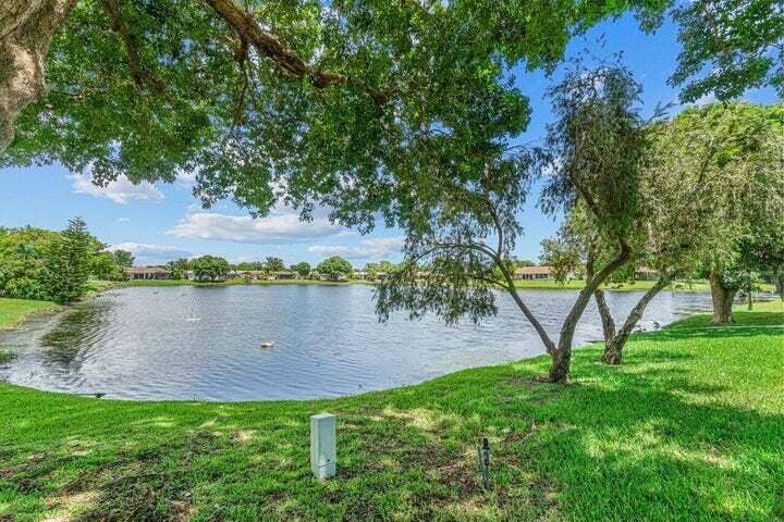 6347 Timberlakes Way, Delray Beach, FL 33484 Timberlake best lake view!!!