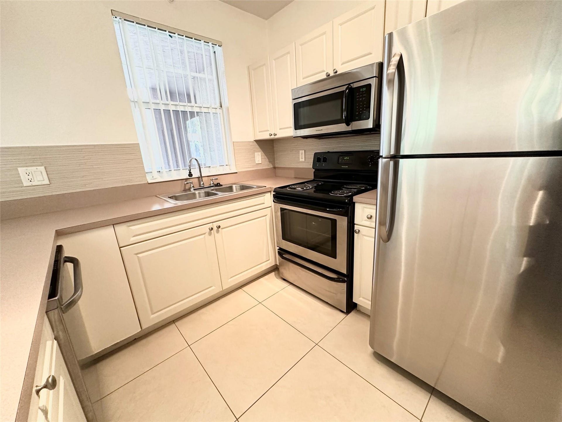 6778 W SAMPLE Road, #6778, Coral Springs, FL 33067 Photo 4