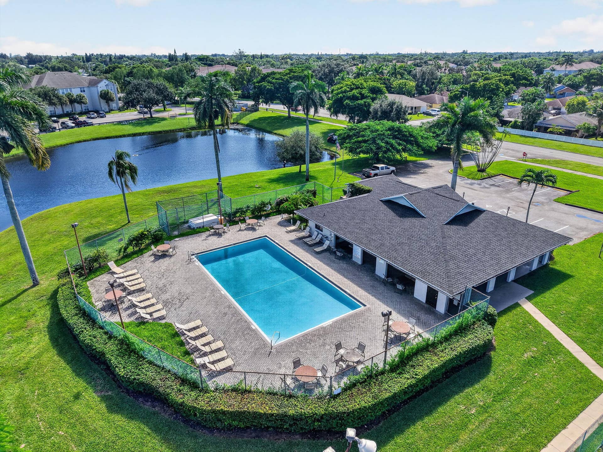 1323 Summit Run Circle, West Palm Beach, FL 33415 59-web-or-mls-DJI_20261012114014_0153_D