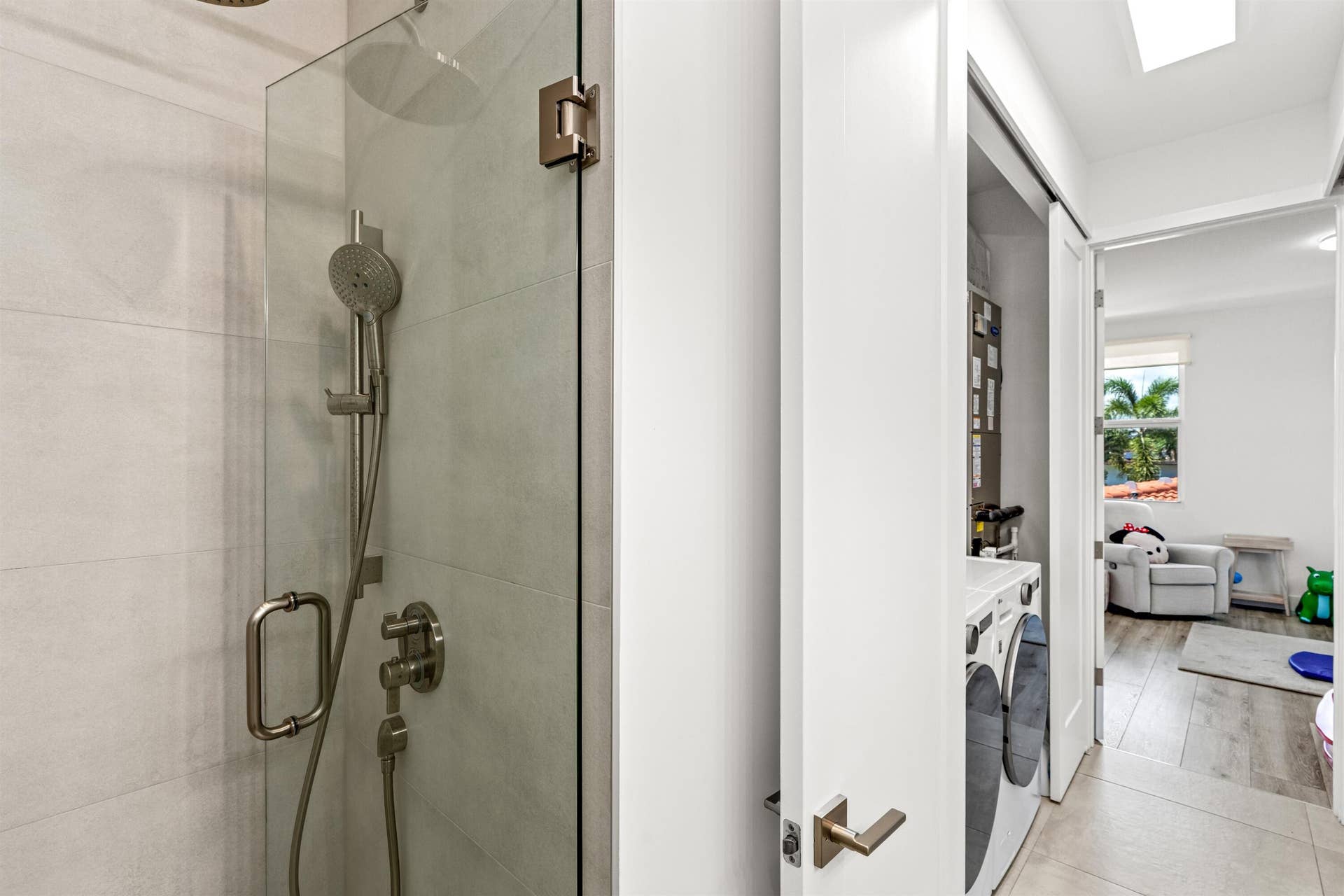 120 SE 12th Court, Pompano Beach, FL 33060 BATHROOM_2_ANGLE_OUT