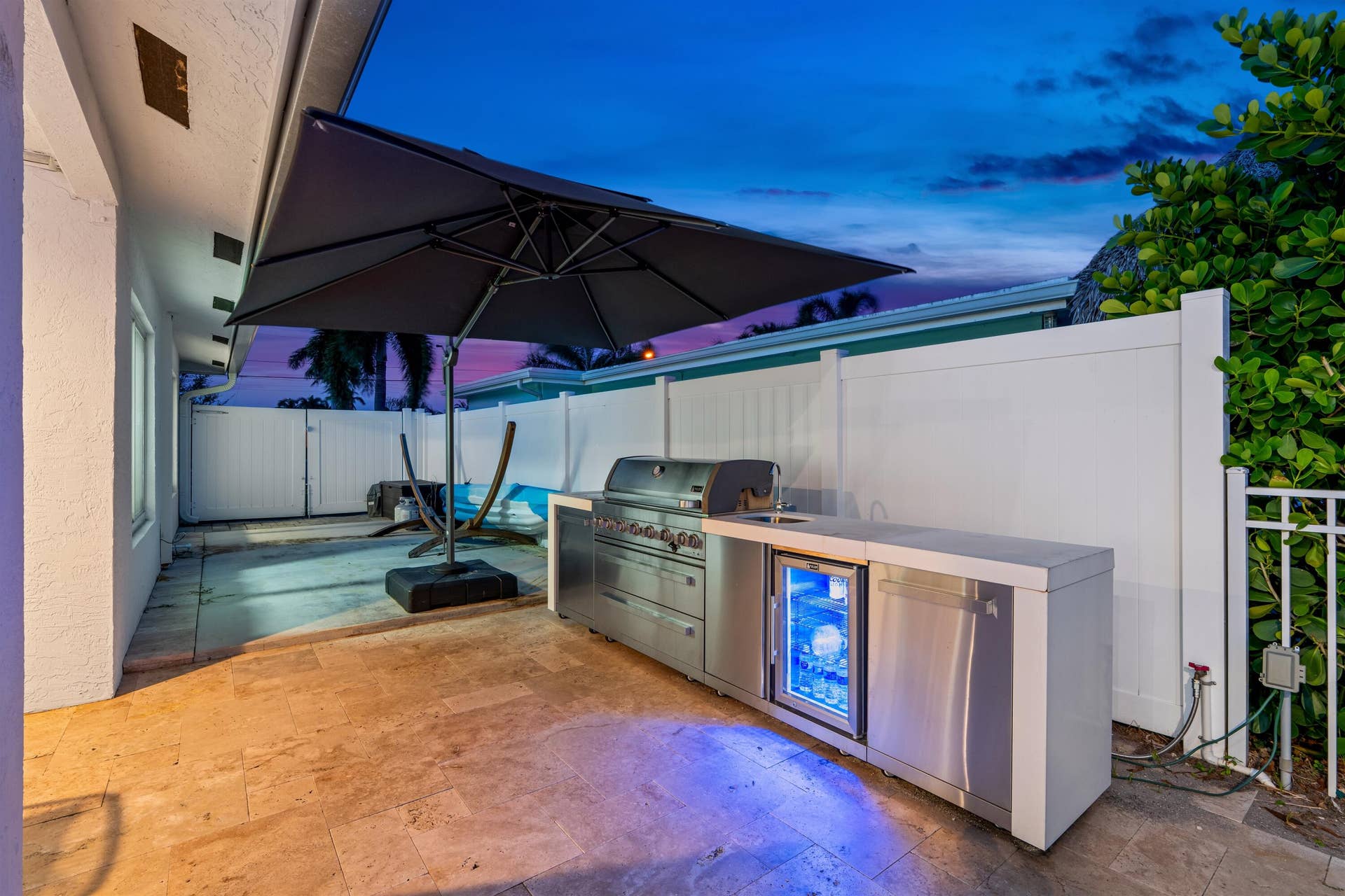 120 SE 12th Court, Pompano Beach, FL 33060 SUMMER_KITCHEN_SUNSET