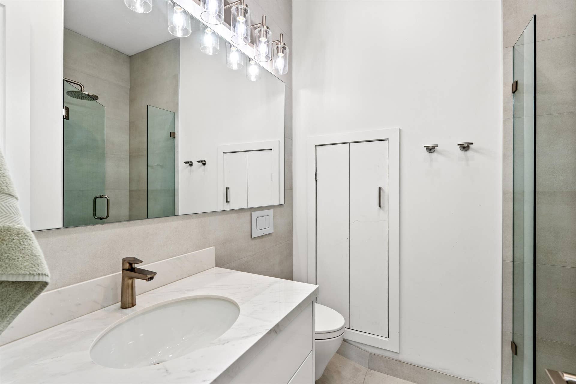 120 SE 12th Court, Pompano Beach, FL 33060 BATHROOM_2_ANGLE