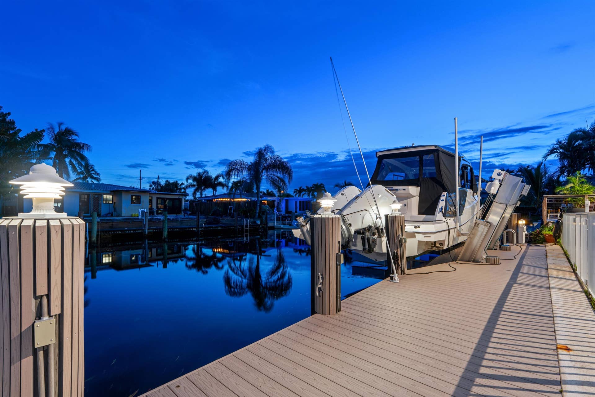 120 SE 12th Court, Pompano Beach, FL 33060 DOCK_ANGLE_LEFT_SUNSET