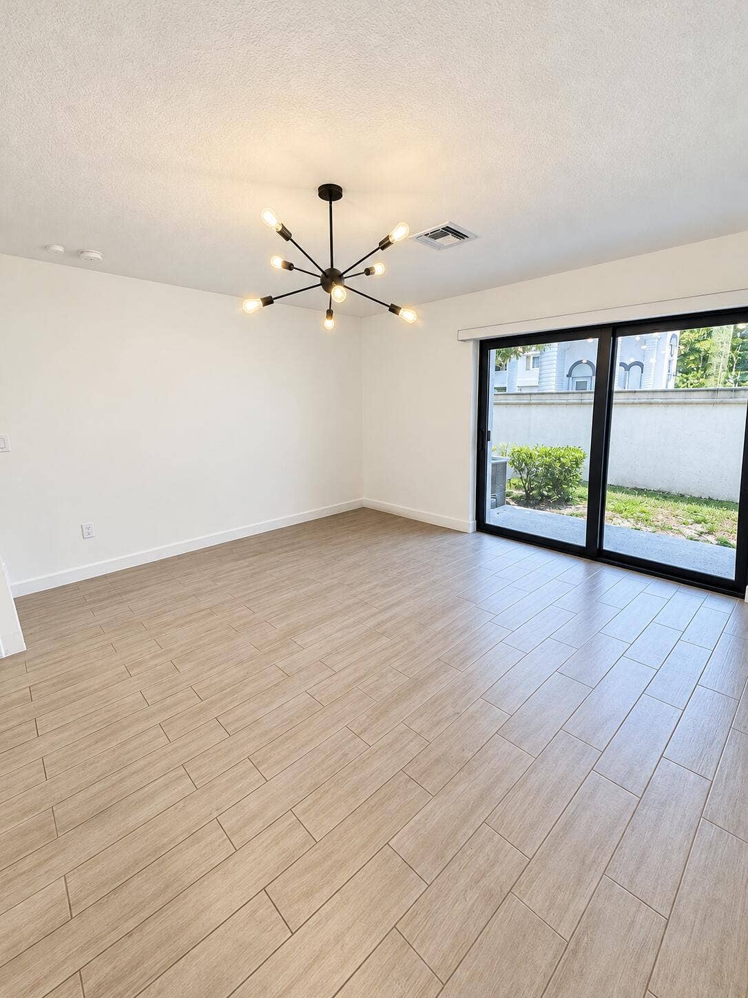 5075 Genove Place, Riviera Beach, FL 33410 living room