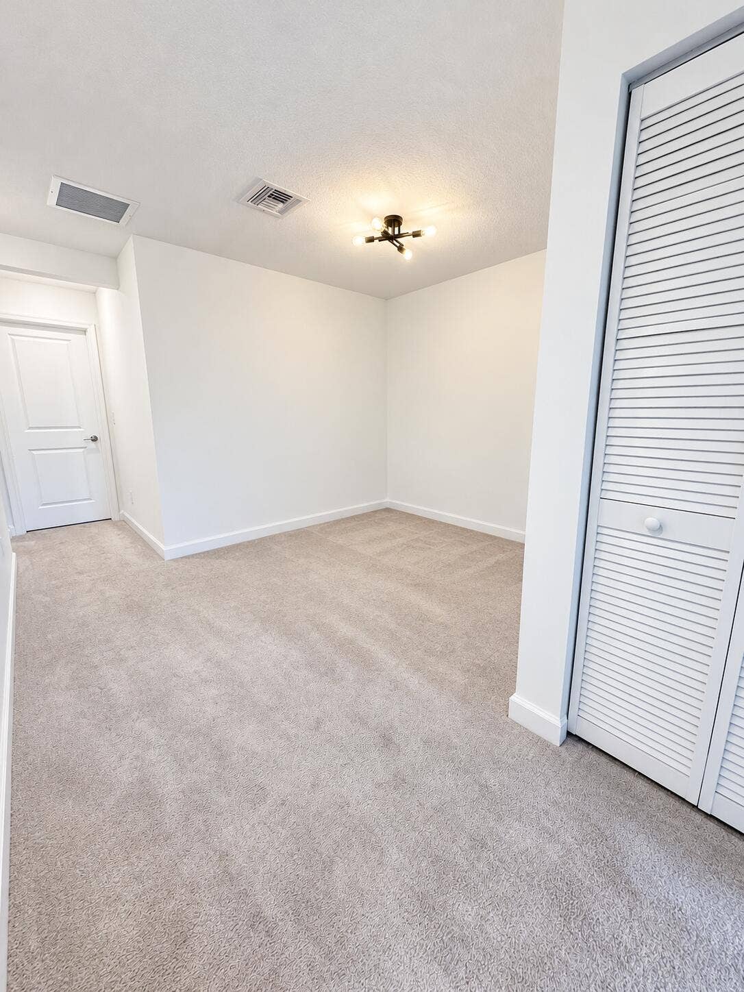 5075 Genove Place, Riviera Beach, FL 33410 Upstairs lounge area