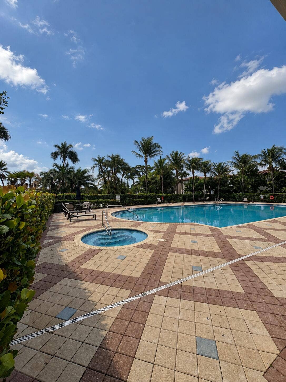 5075 Genove Place, Riviera Beach, FL 33410 Pool area