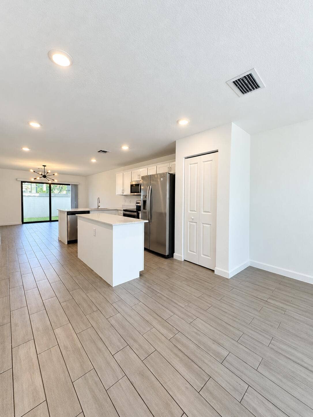 5075 Genove Place, Riviera Beach, FL 33410 Kitchen