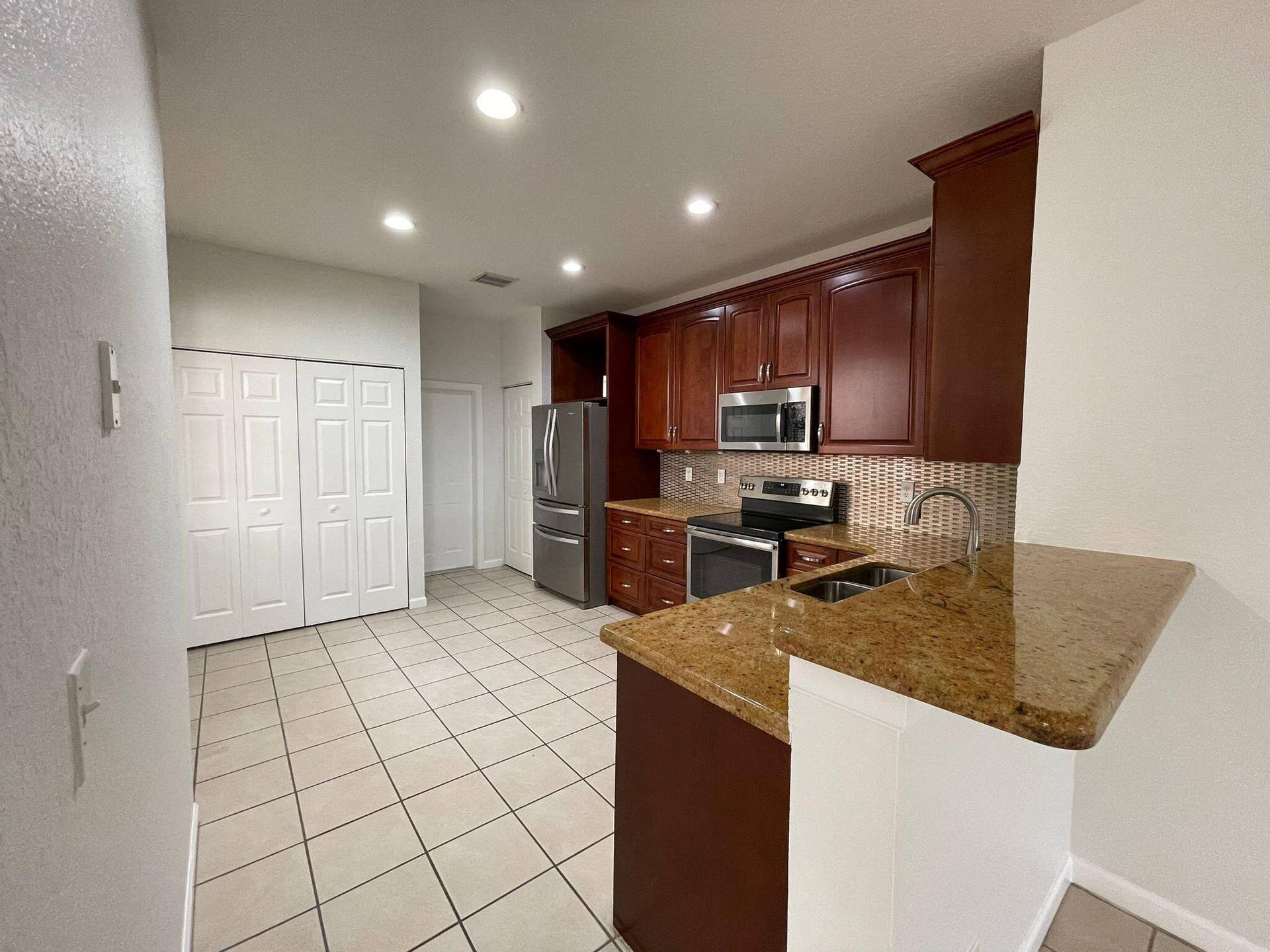 4158 FOREST Drive, Weston, FL 33332 WhatsApp Image 2023-04-19 at 15.04.12
