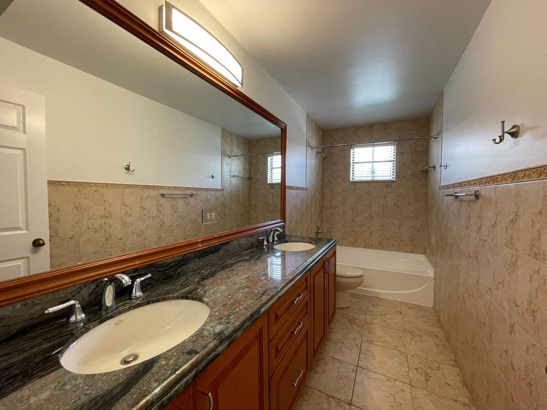 4158 FOREST Drive, Weston, FL 33332 WhatsApp Image 2023-04-19 at 15.04.35