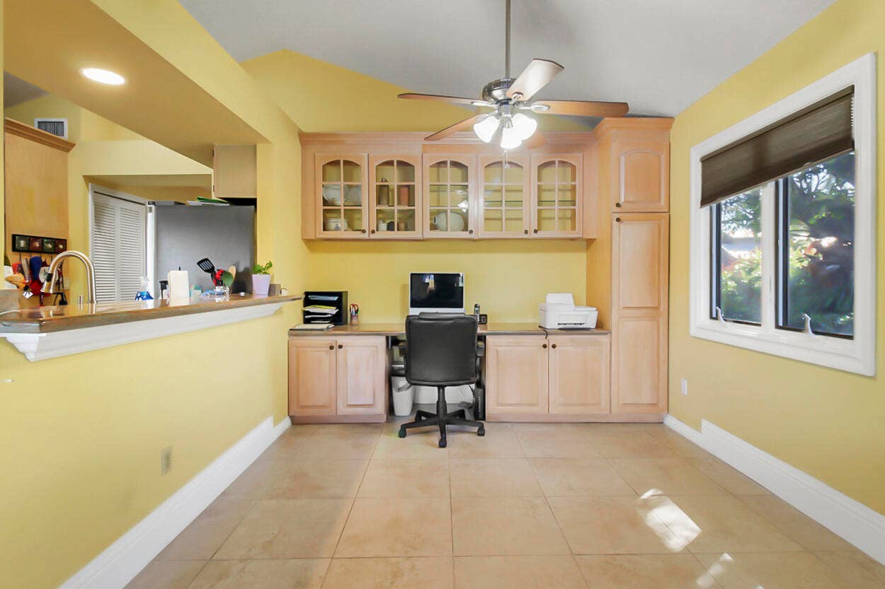 10691 SE JUPITER NARROWS Drive, Hobe Sound, FL 33455 Leth Desk Area