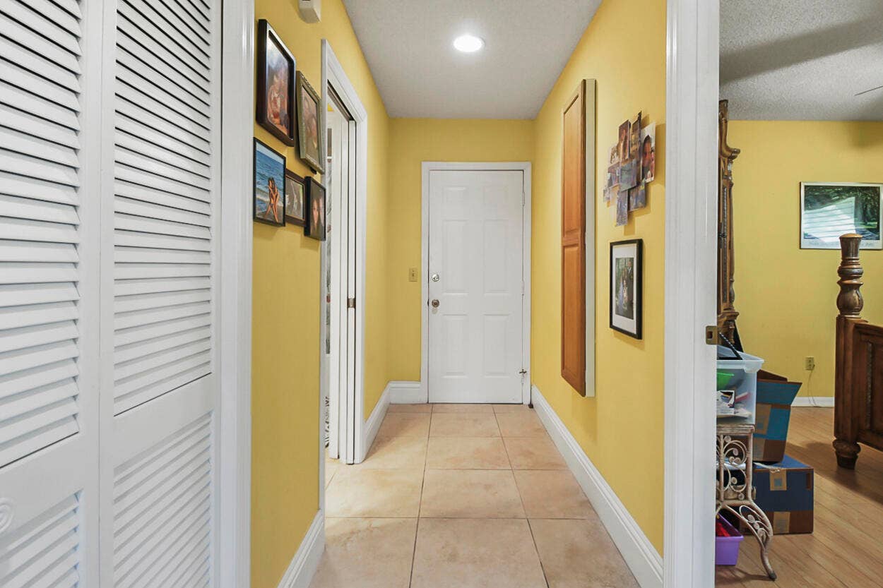 10691 SE JUPITER NARROWS Drive, Hobe Sound, FL 33455 Leth Hallway