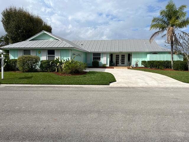10691 SE JUPITER NARROWS Drive, Hobe Sound, FL 33455 Key West Beauty