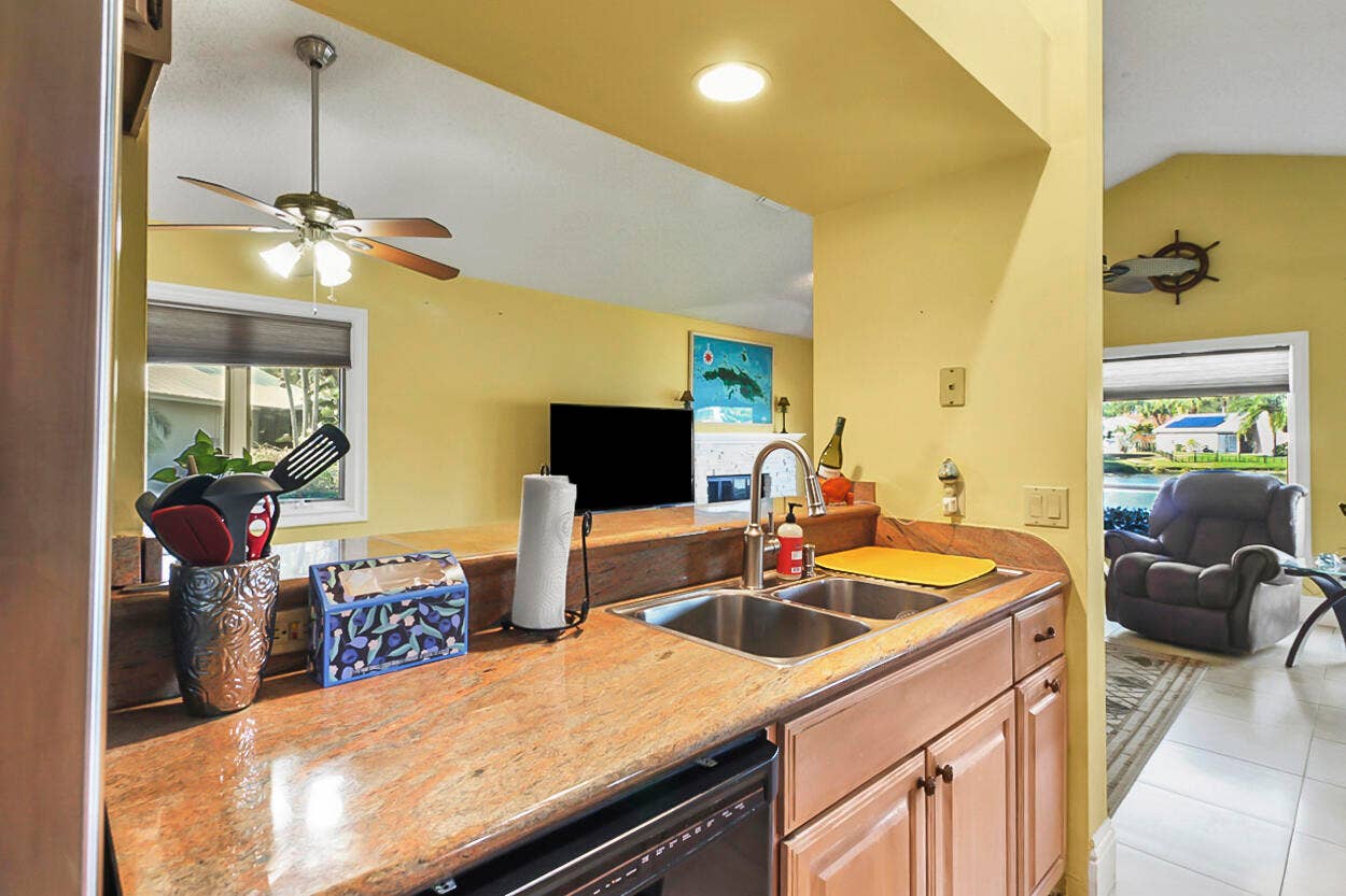 10691 SE JUPITER NARROWS Drive, Hobe Sound, FL 33455 Leth Kitchen 3
