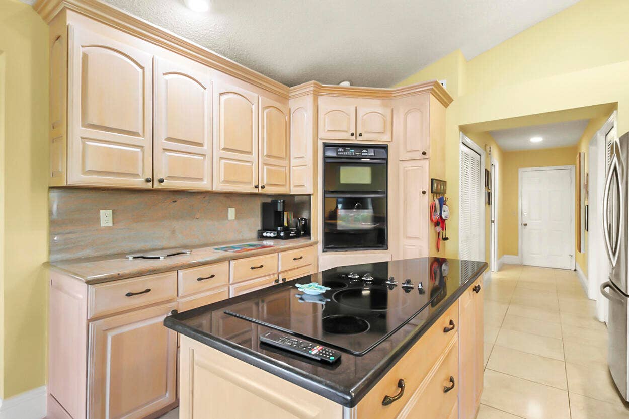 10691 SE JUPITER NARROWS Drive, Hobe Sound, FL 33455 Leth Kitchen