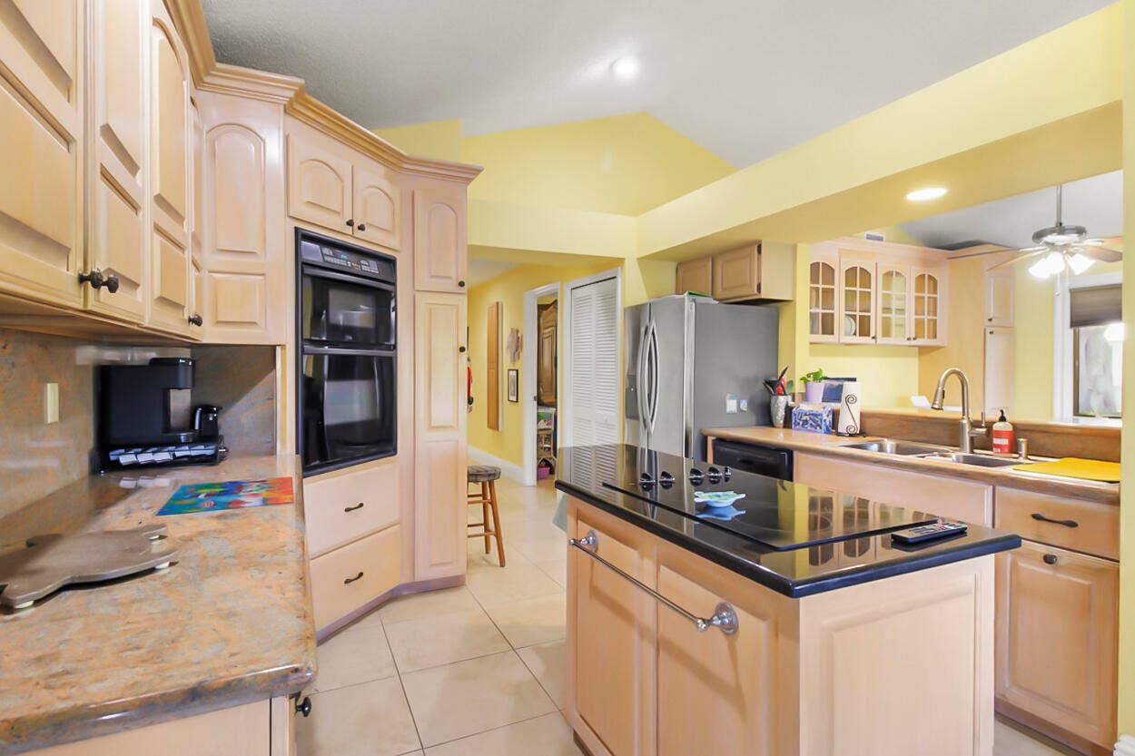 10691 SE JUPITER NARROWS Drive, Hobe Sound, FL 33455 Leth Kitchen 2