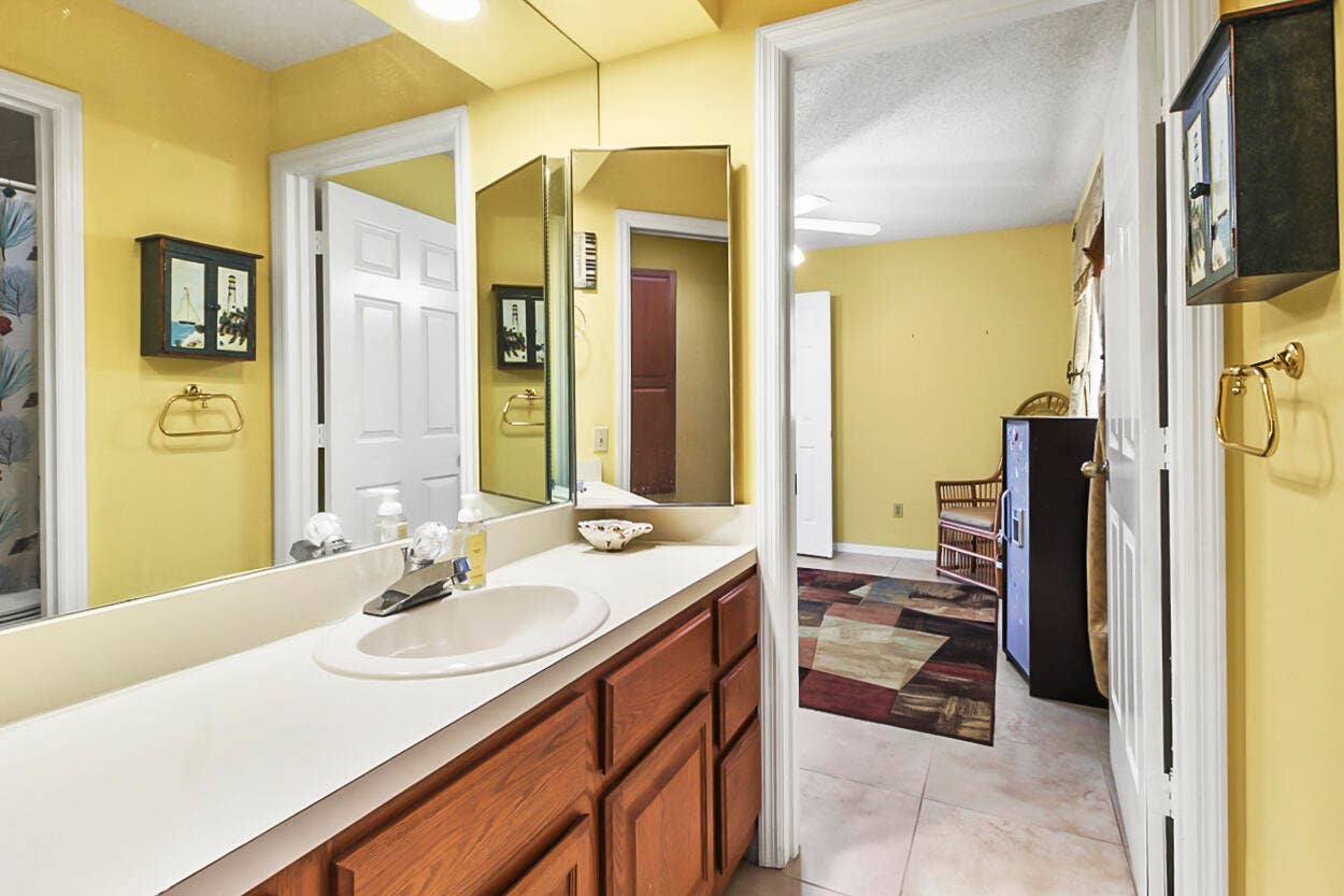 10691 SE JUPITER NARROWS Drive, Hobe Sound, FL 33455 Leth Second Bath