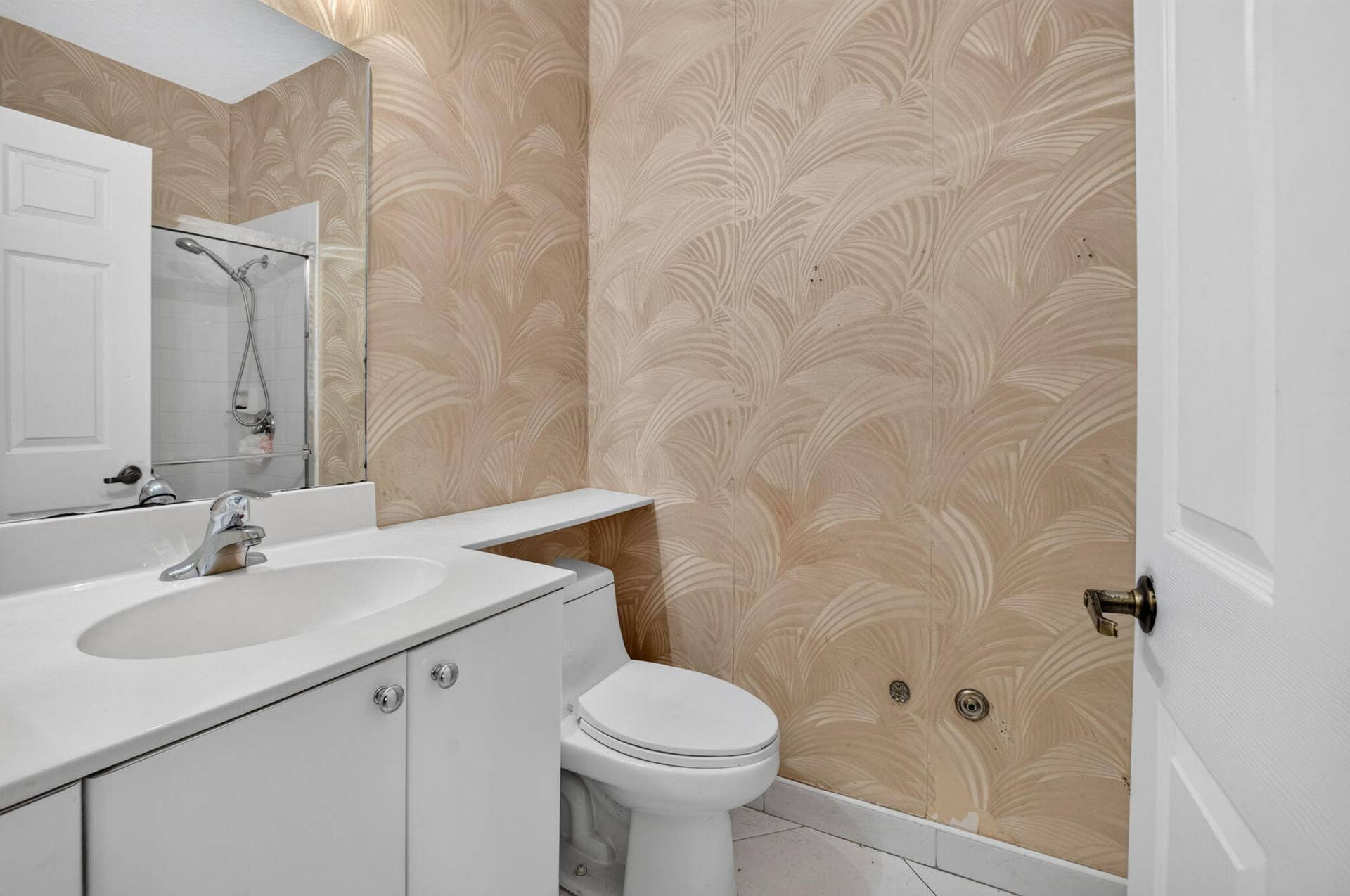 7299 Vía Genova, Delray Beach, FL 33446 Guest bathroom