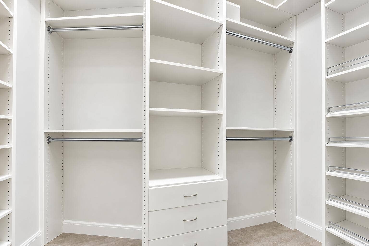 11917 SW SEAHORSE SPRINGS Terrace, Port St Lucie, FL 34987 Luxurious Empty Walk-In Closet Storage