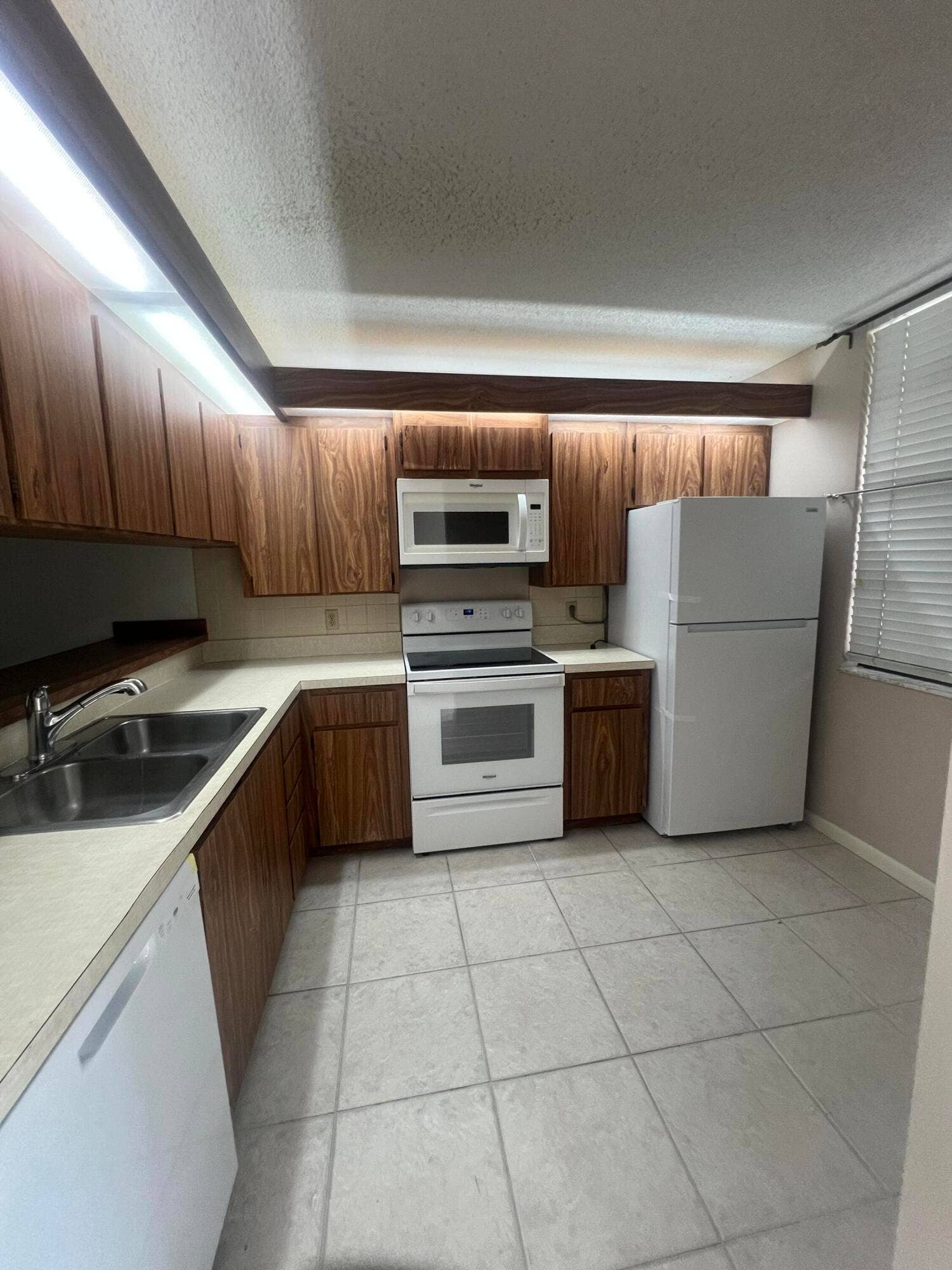 3636 WHITEHALL Drive, #103, West Palm Beach, West Palm Beach, FL 33401 IMG_7377