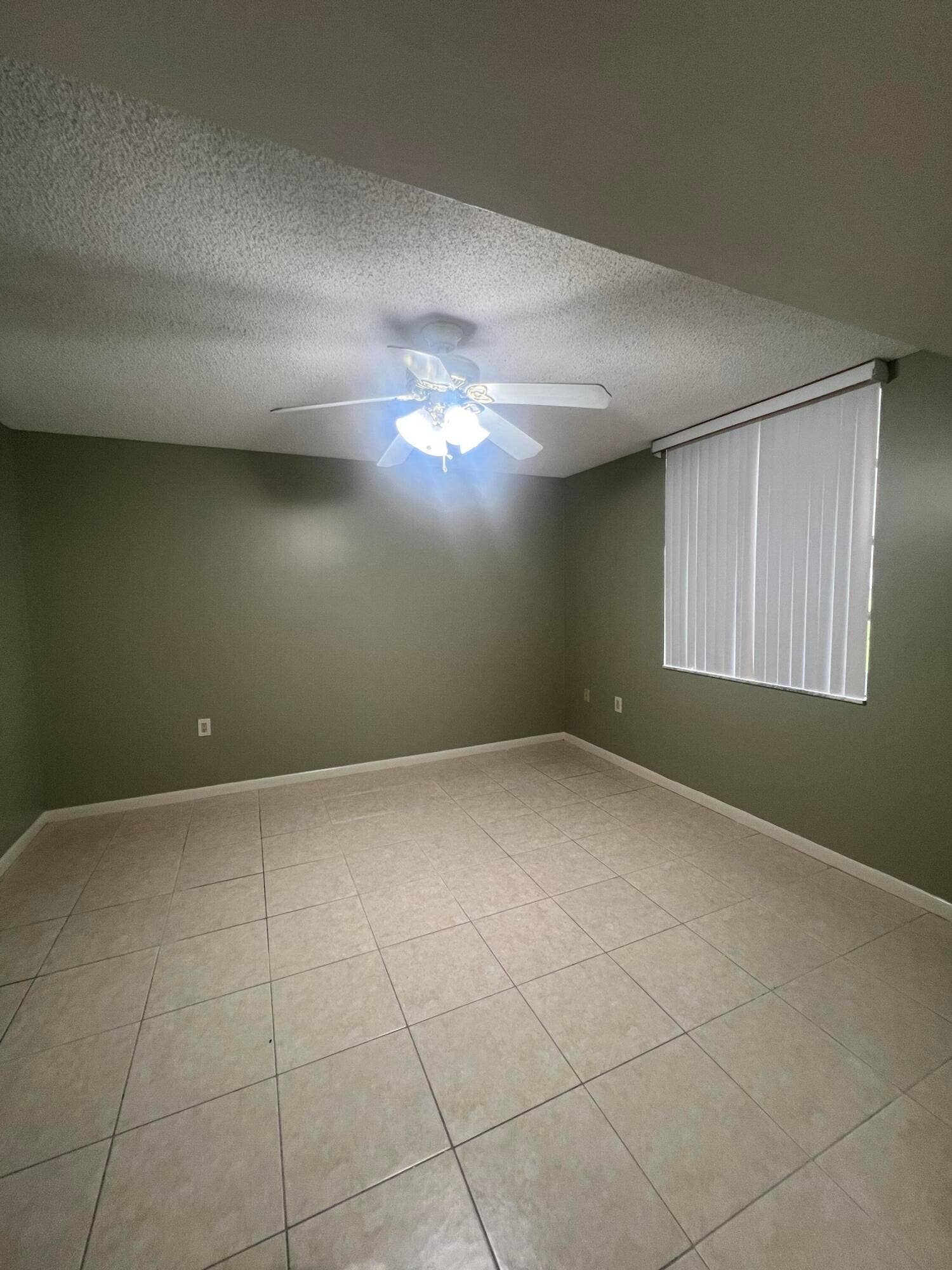3636 WHITEHALL Drive, #103, West Palm Beach, West Palm Beach, FL 33401 IMG_7383