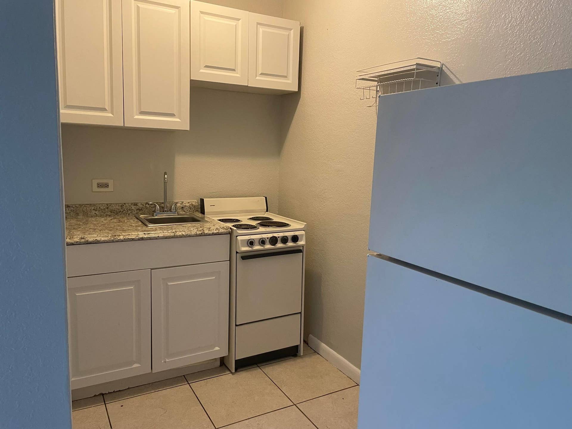 3300 Broadway Avenue, #2, West Palm Beach, FL 33407 Kitchen