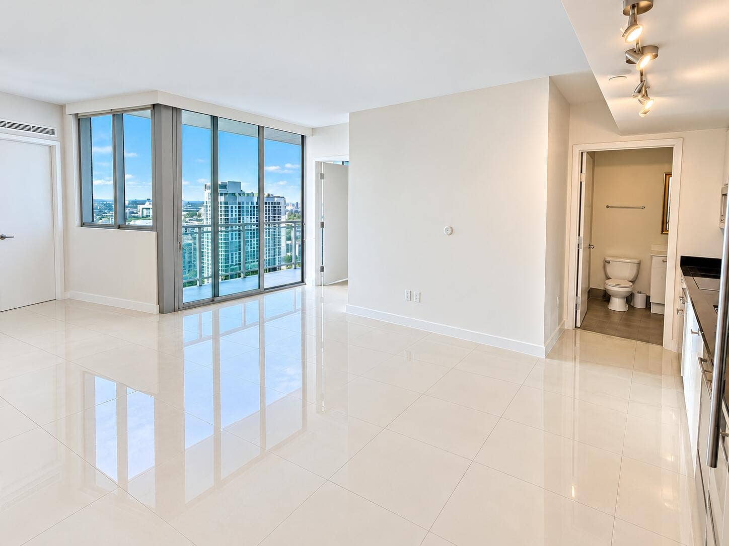 92 SW 3rd Street, #4006, Miami, Miami, FL 33130 Actual pics (7)