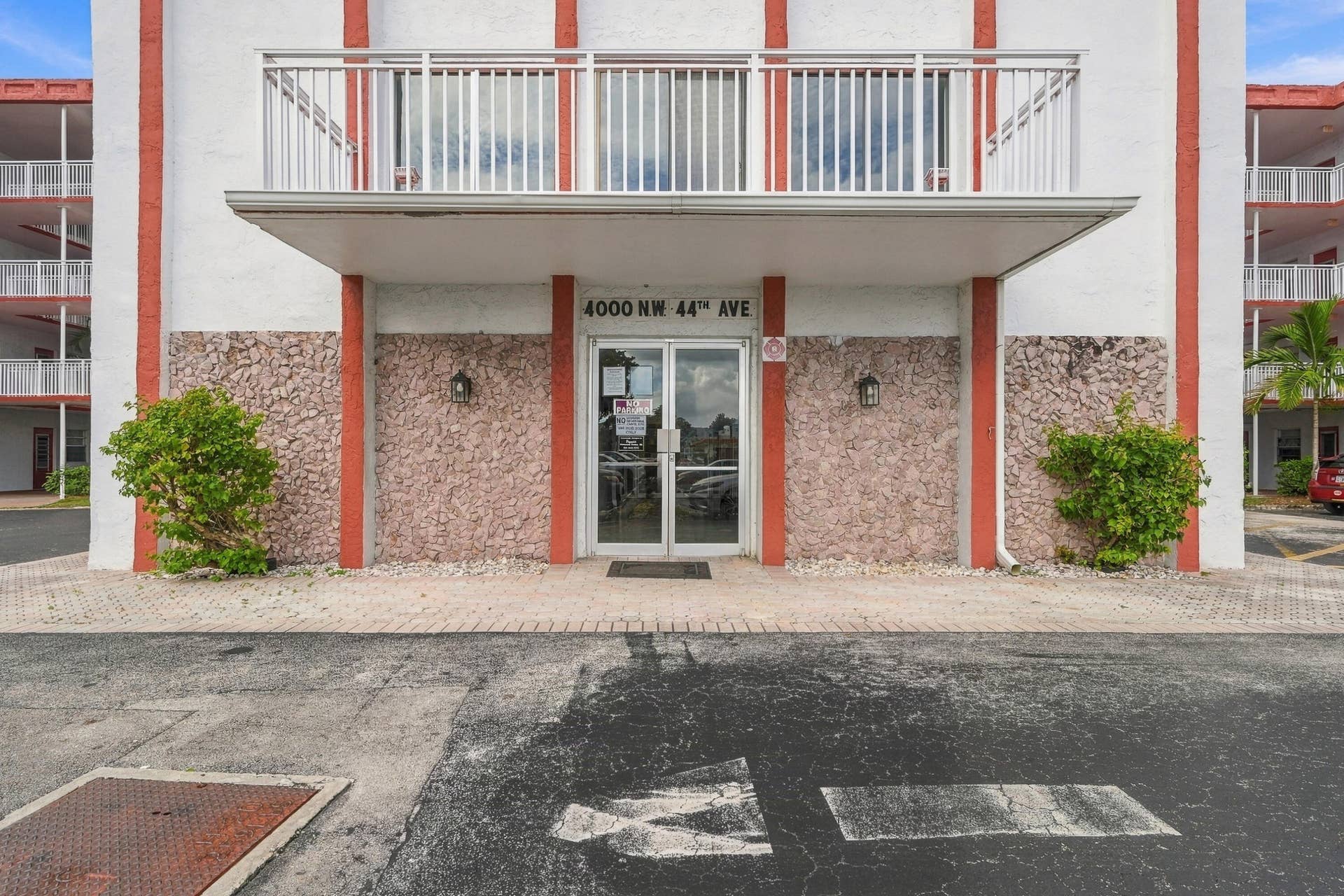 4000 NW 44TH Avenue, #208, Lauderdale Lakes, FL 33319 Entrance