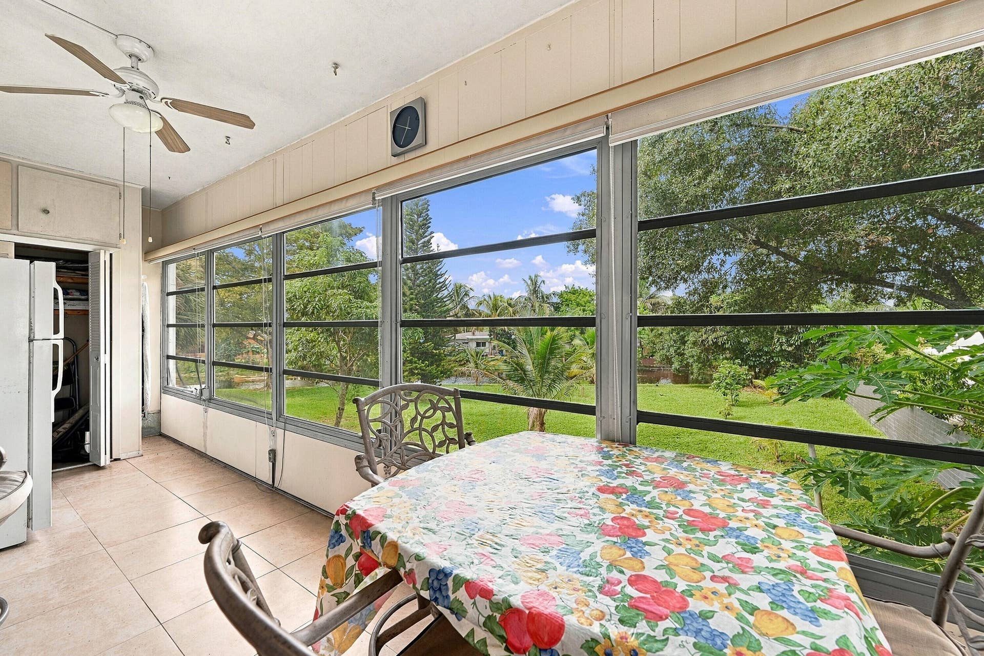 4000 NW 44TH Avenue, #208, Lauderdale Lakes, FL 33319 Sun Room