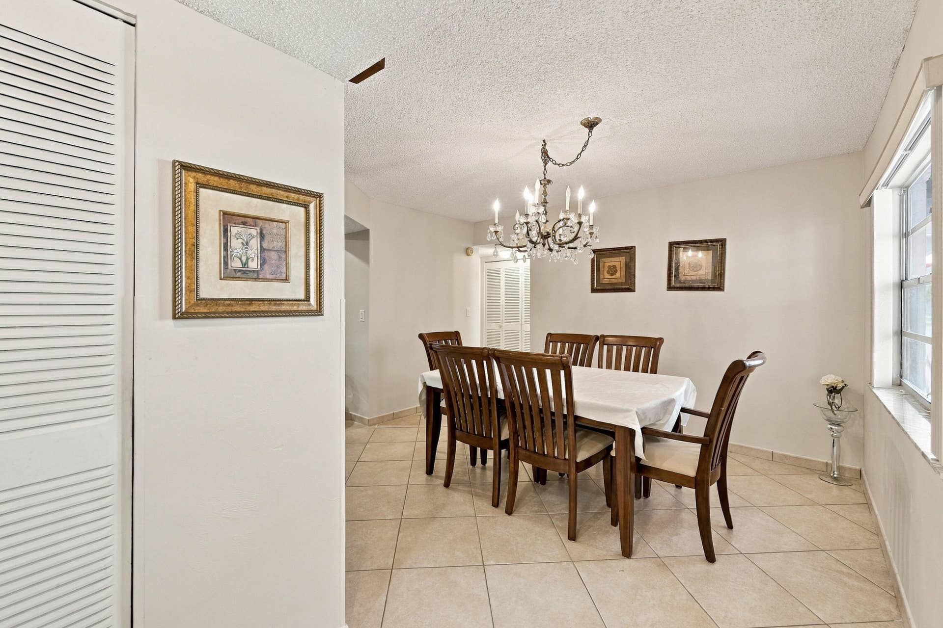 4000 NW 44TH Avenue, #208, Lauderdale Lakes, FL 33319 Dining Area