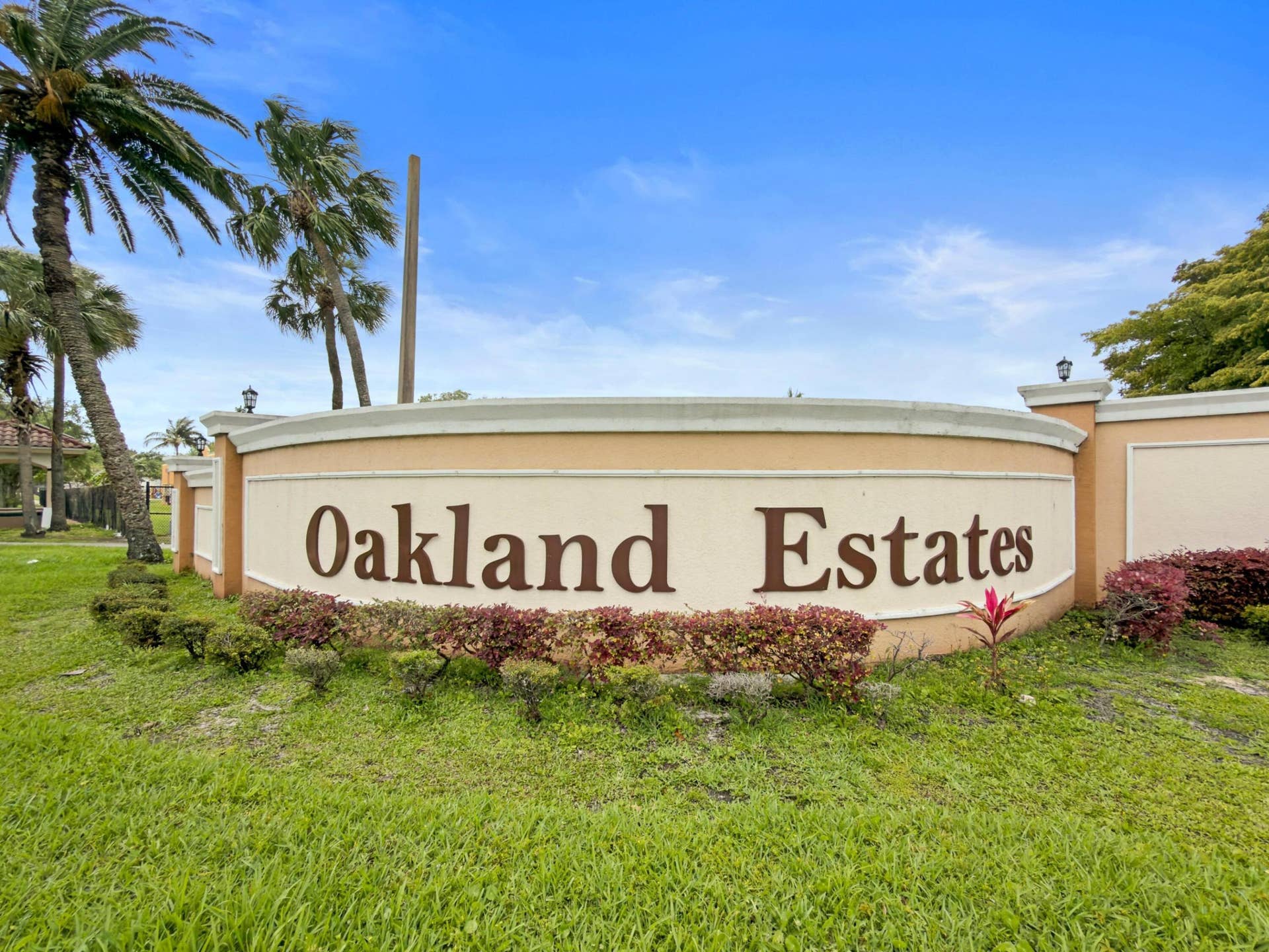 4000 NW 44TH Avenue, #208, Lauderdale Lakes, FL 33319 Oakland Estates
