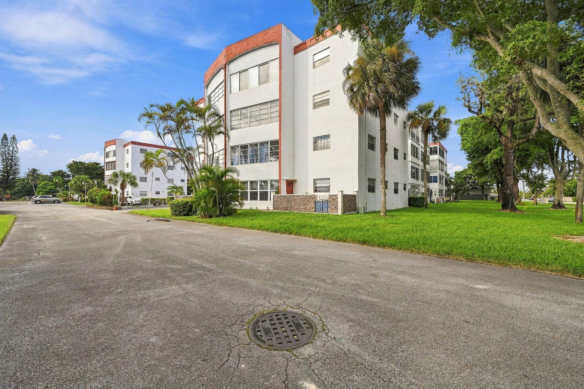 4000 NW 44TH Avenue, #208, Lauderdale Lakes, FL 33319 Front of Structure