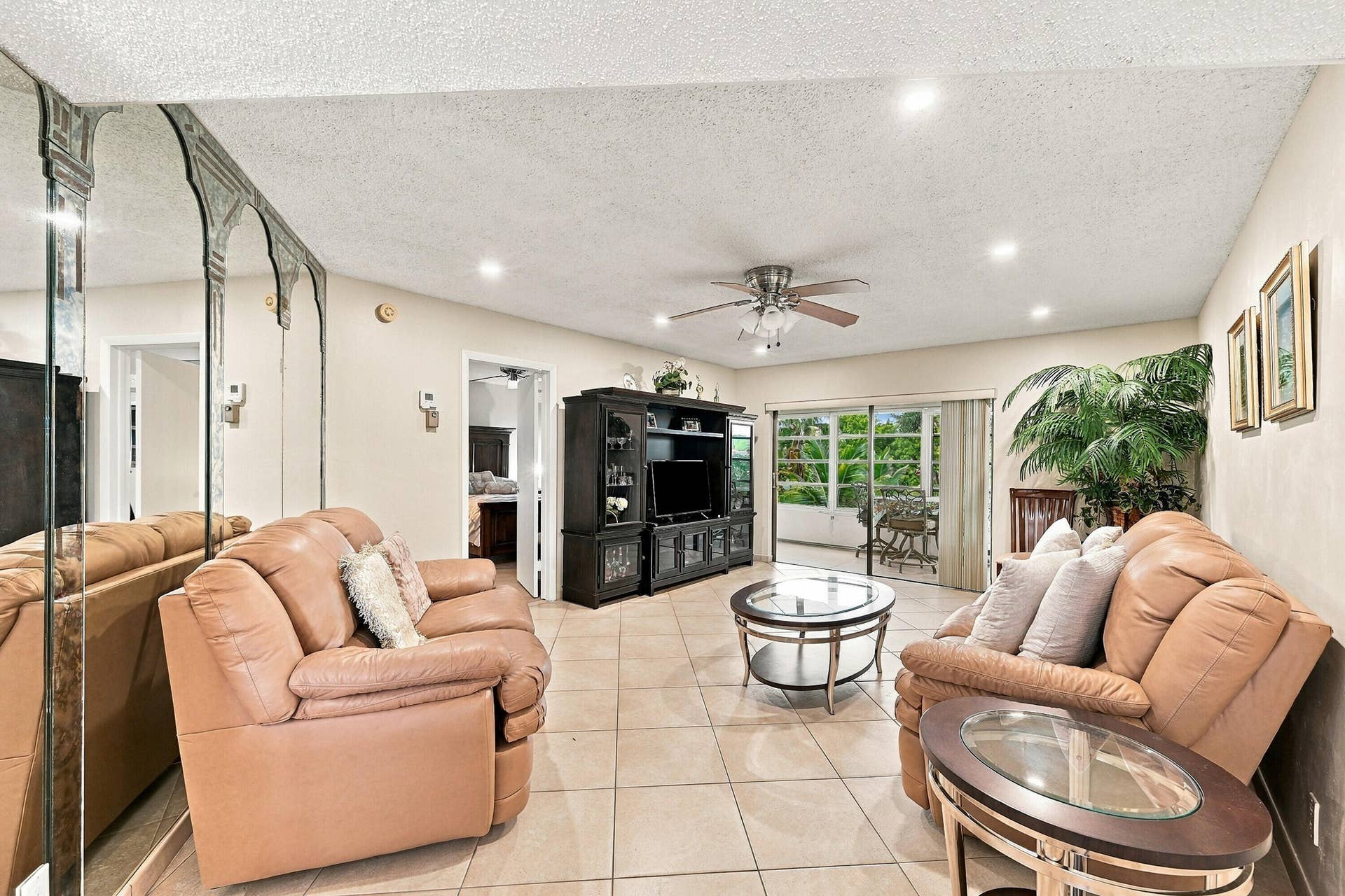 4000 NW 44TH Avenue, #208, Lauderdale Lakes, FL 33319 Living Room