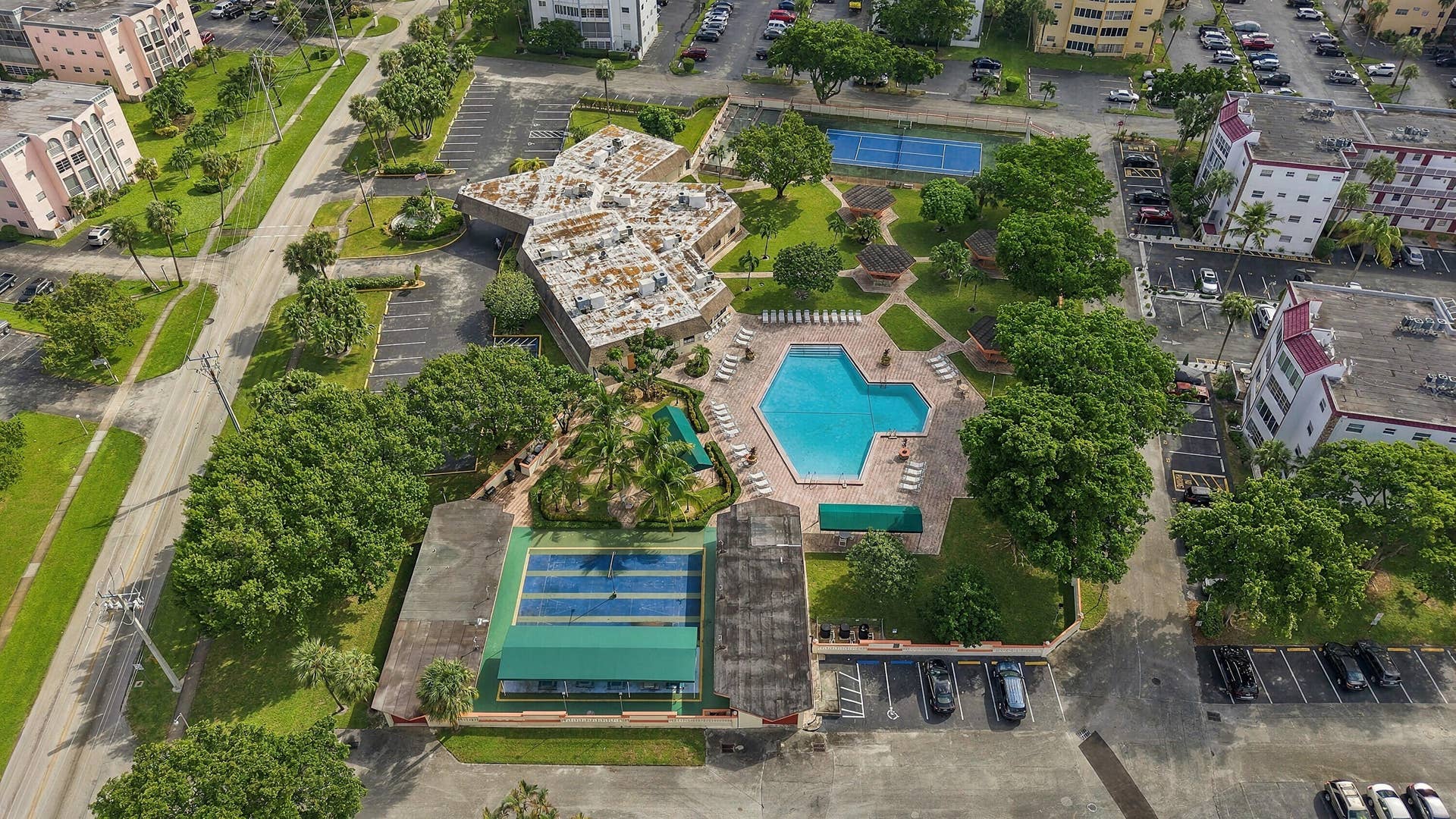 4000 NW 44TH Avenue, #208, Lauderdale Lakes, FL 33319 Amenities