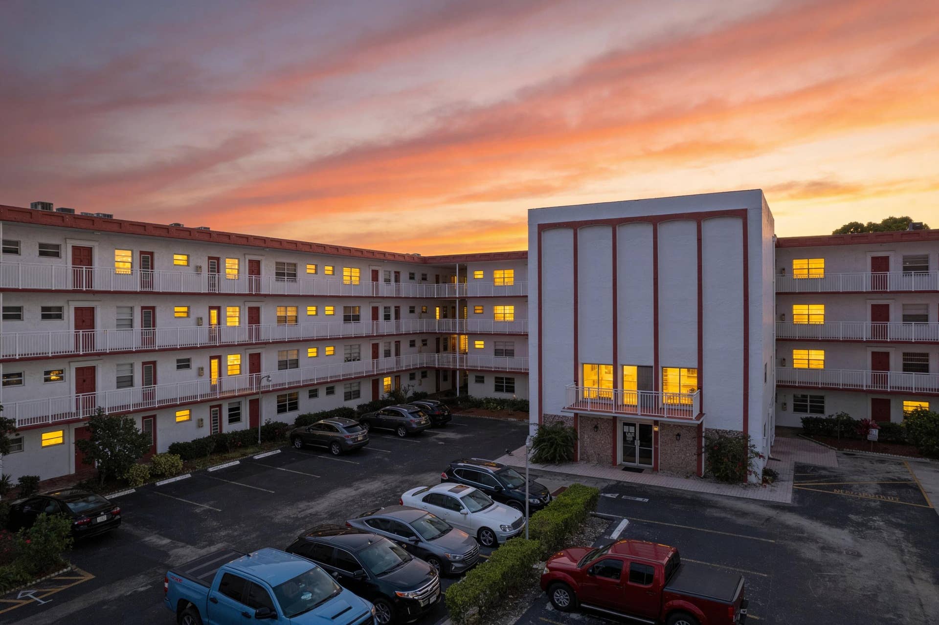 4000 NW 44TH Avenue, #208, Lauderdale Lakes, FL 33319 Twilight
