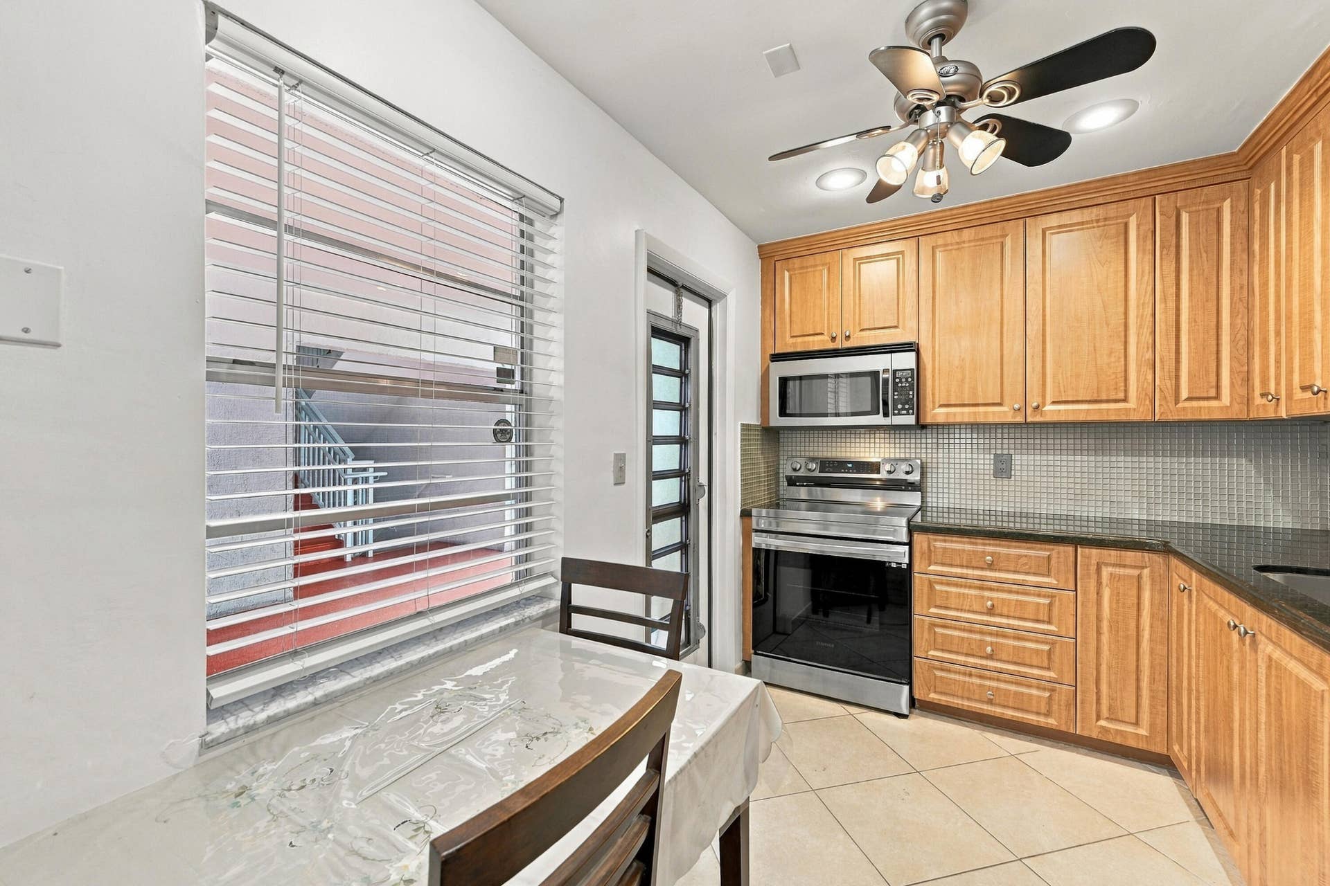 4000 NW 44TH Avenue, #208, Lauderdale Lakes, FL 33319 Kitchen