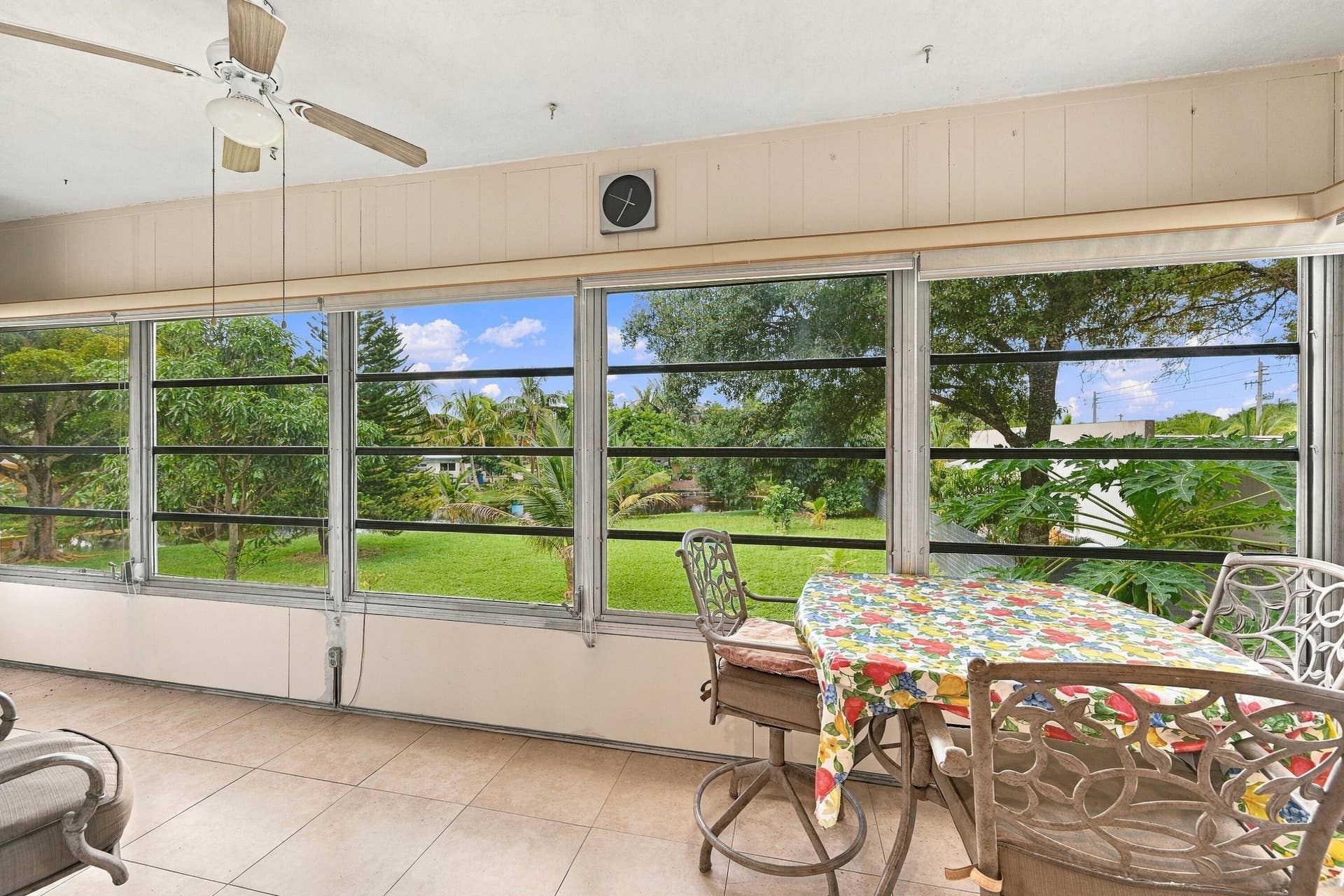 4000 NW 44TH Avenue, #208, Lauderdale Lakes, FL 33319 Sun Room