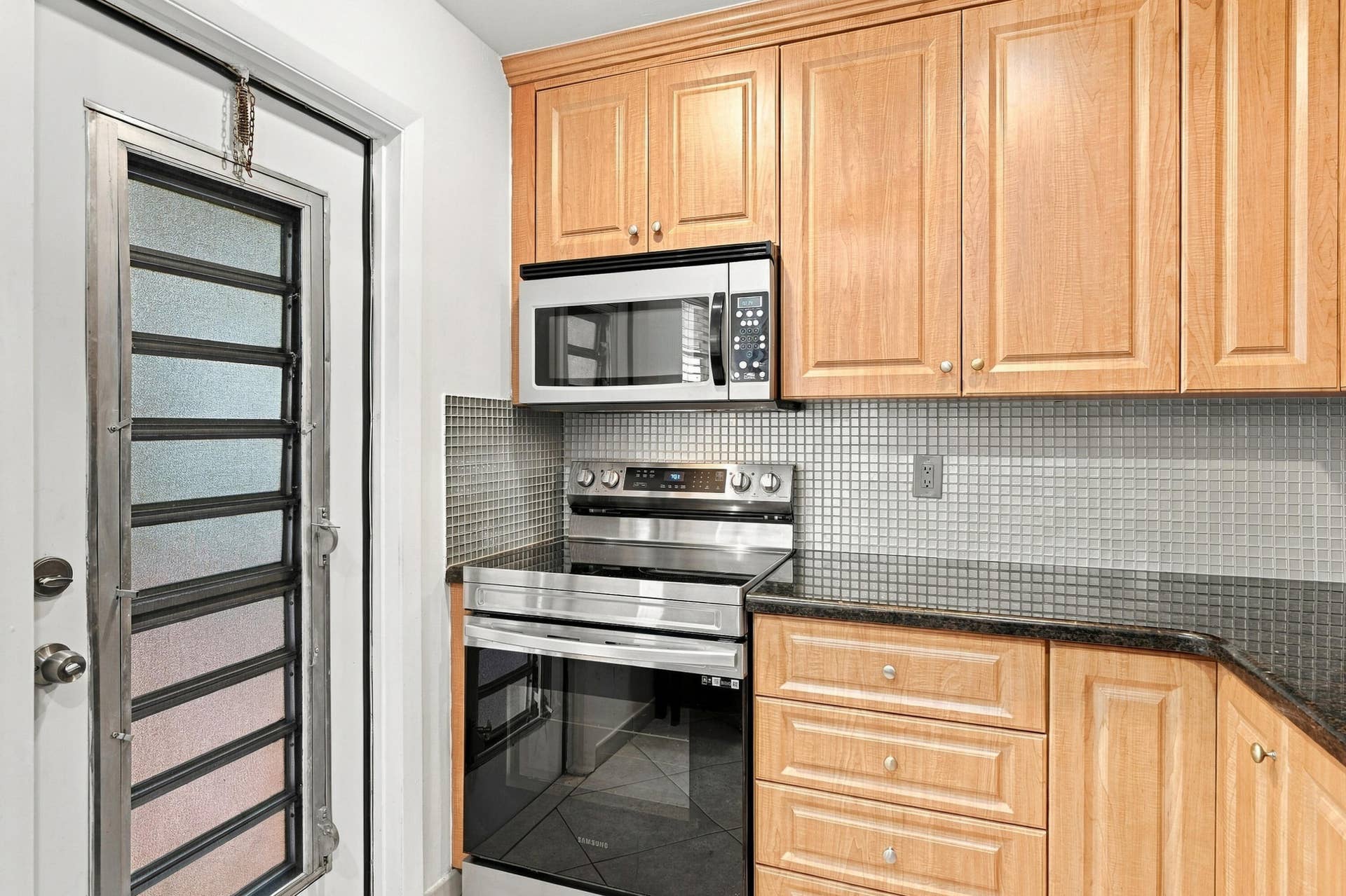 4000 NW 44TH Avenue, #208, Lauderdale Lakes, FL 33319 Kitchen