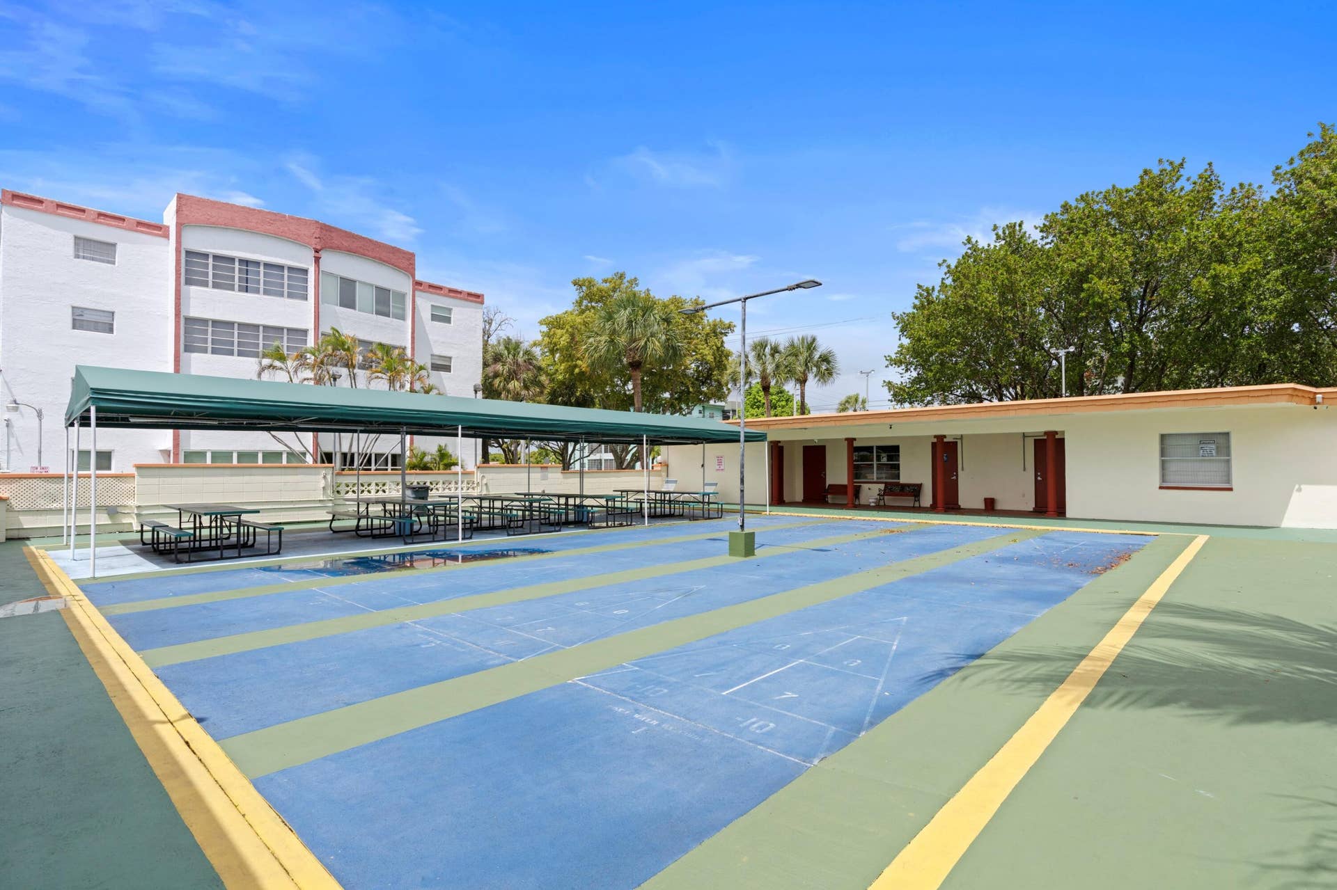 4000 NW 44TH Avenue, #208, Lauderdale Lakes, FL 33319 Tennis