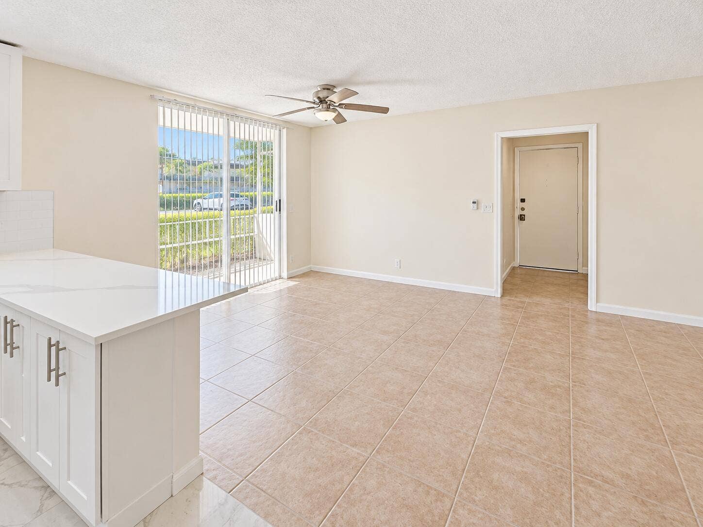 Boca Raton, Boca Raton, FL 33428 Bright Neutral Open-Plan Living Area