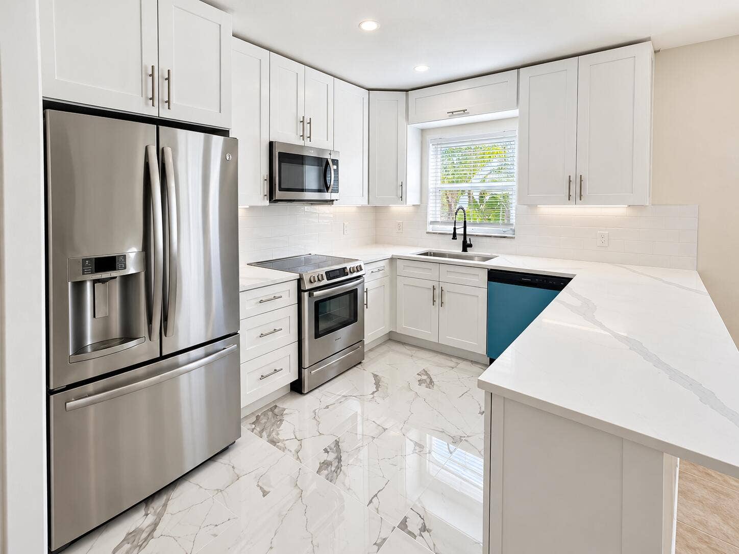 Boca Raton, Boca Raton, FL 33428 Bright Modern White Kitchen