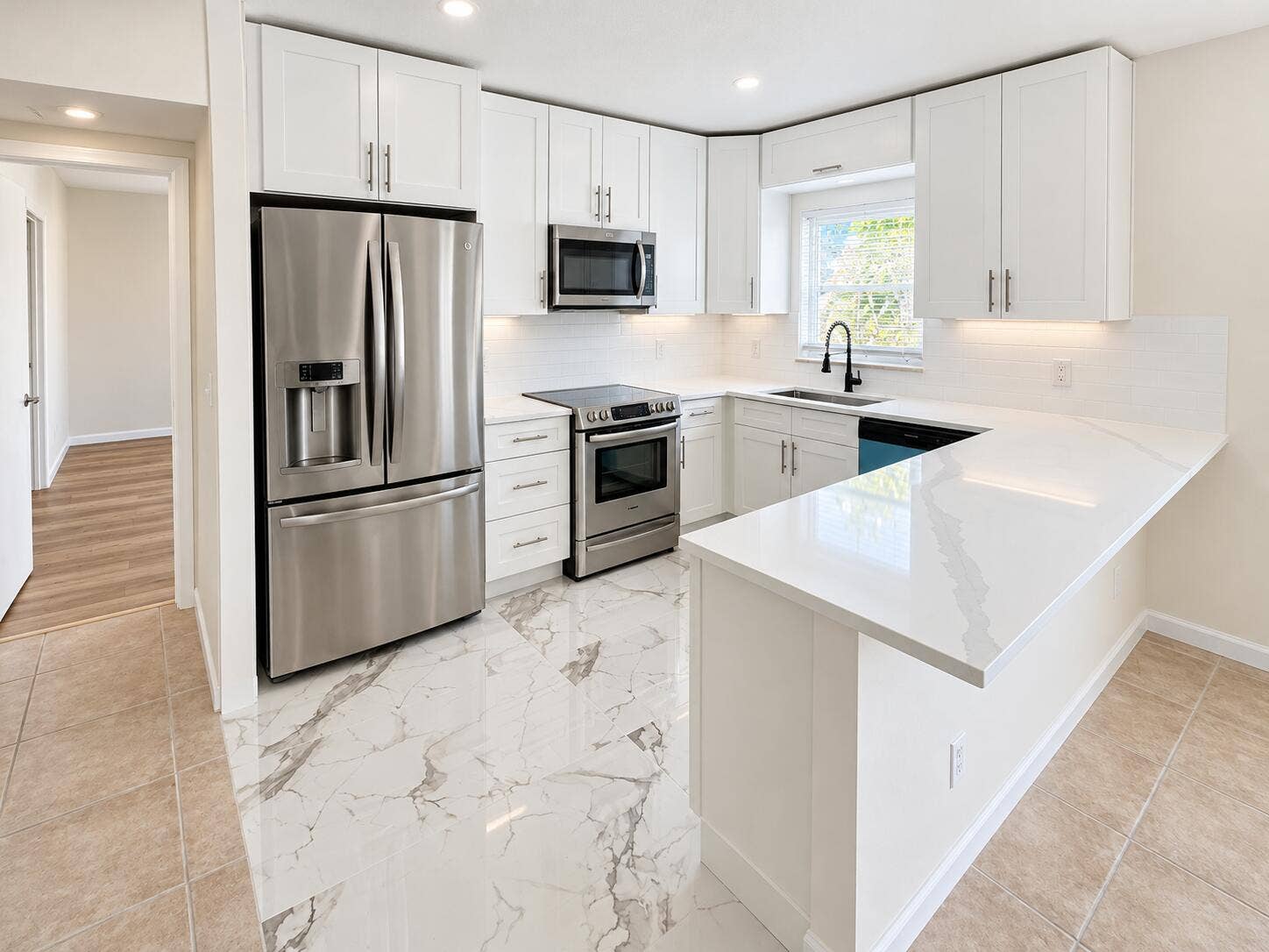 Boca Raton, Boca Raton, FL 33428 Bright Modern Kitchen with Marble Accent