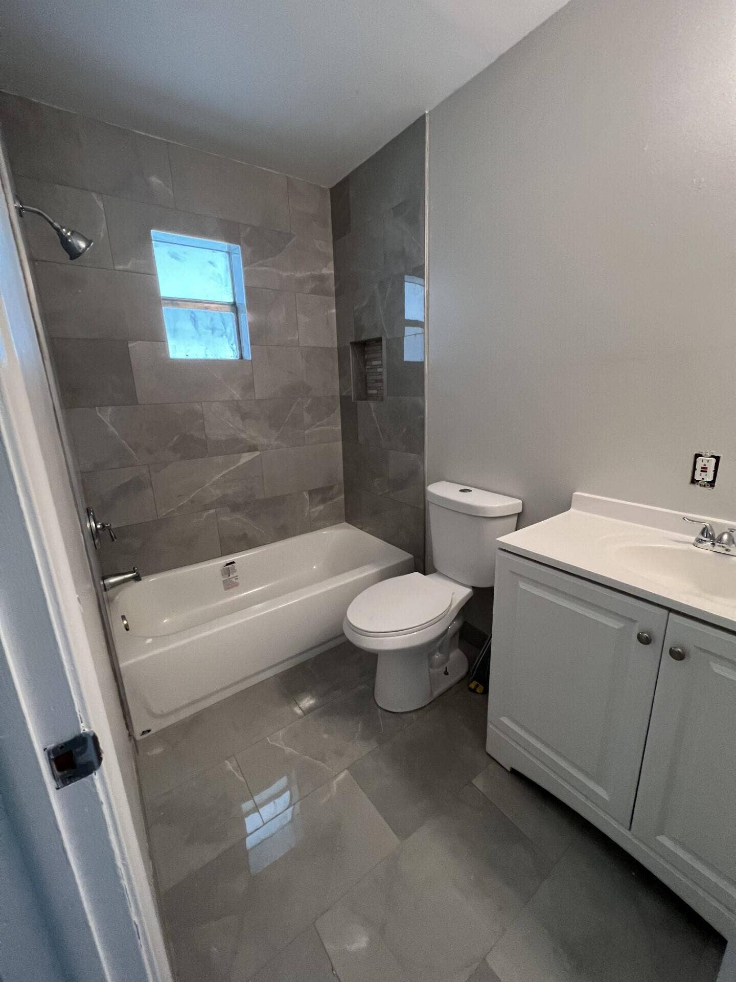 2759 Ponce De Leon Boulevard, Delray Beach, FL 33445 Master bathroom