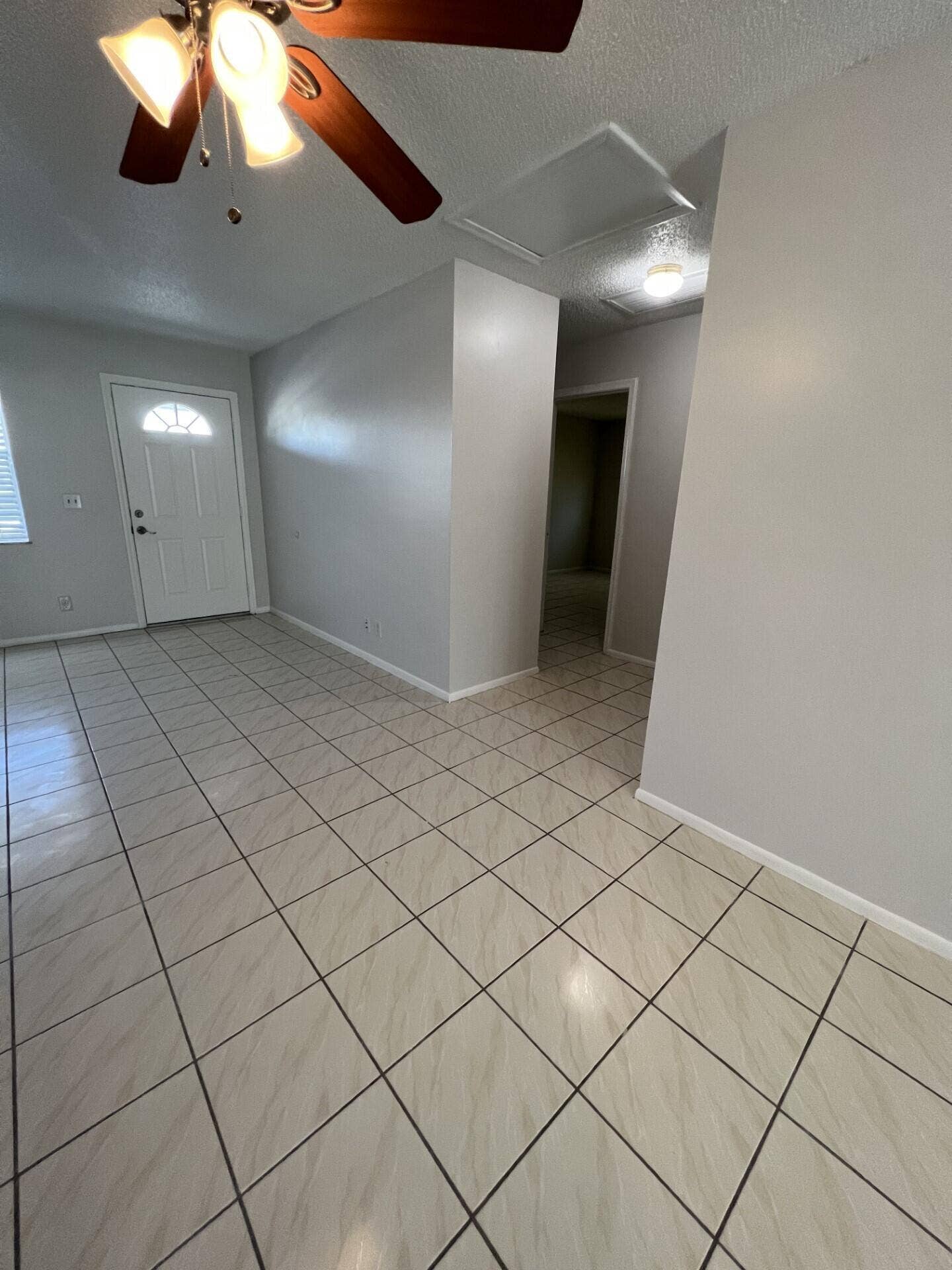 2759 Ponce De Leon Boulevard, Delray Beach, FL 33445 living room 3