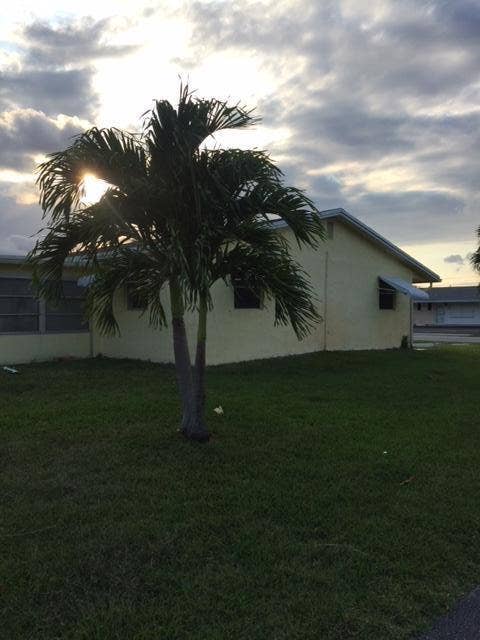 2759 Ponce De Leon Boulevard, Delray Beach, FL 33445 exterior