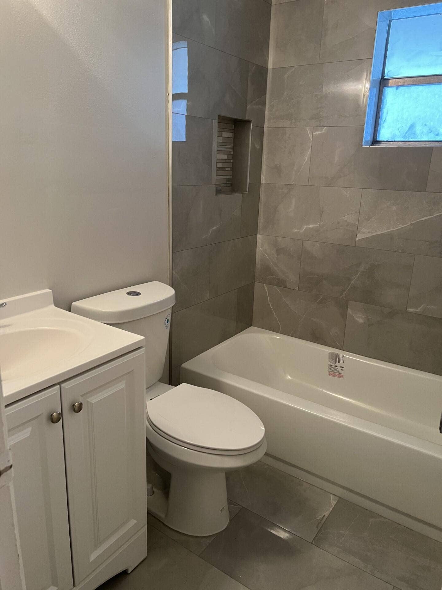 2759 Ponce De Leon Boulevard, Delray Beach, FL 33445 second bathroom