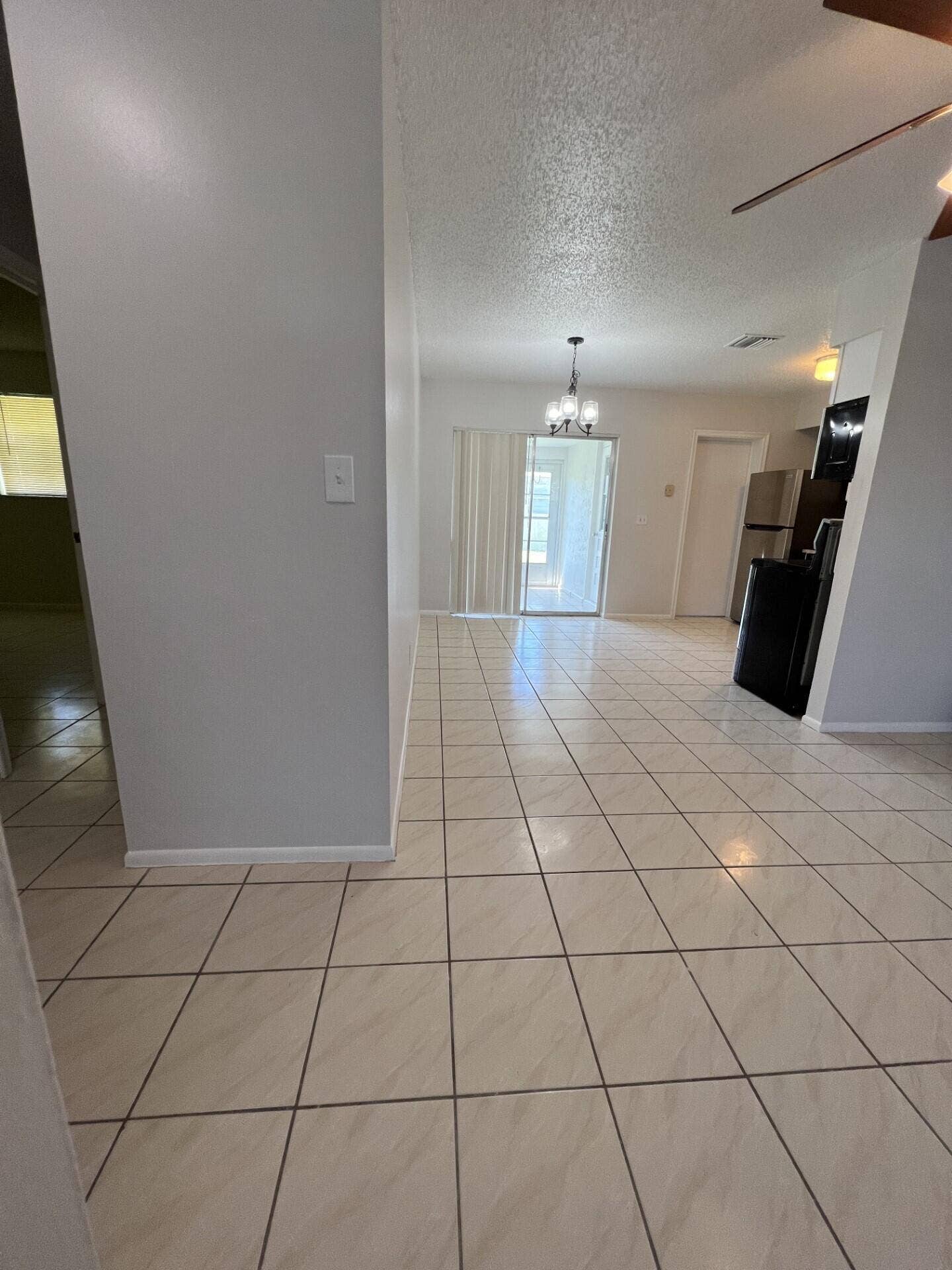 2759 Ponce De Leon Boulevard, Delray Beach, FL 33445 Livin room