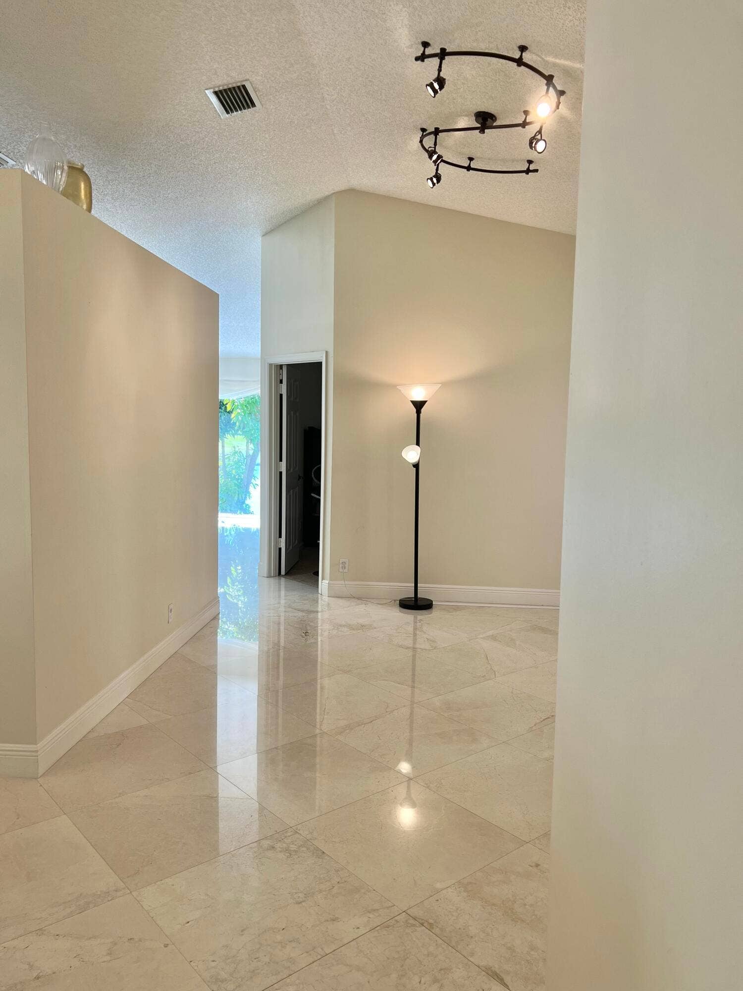 6129 Adriatic Way, #6129, West Palm Beach, FL 33413 lIVING ii